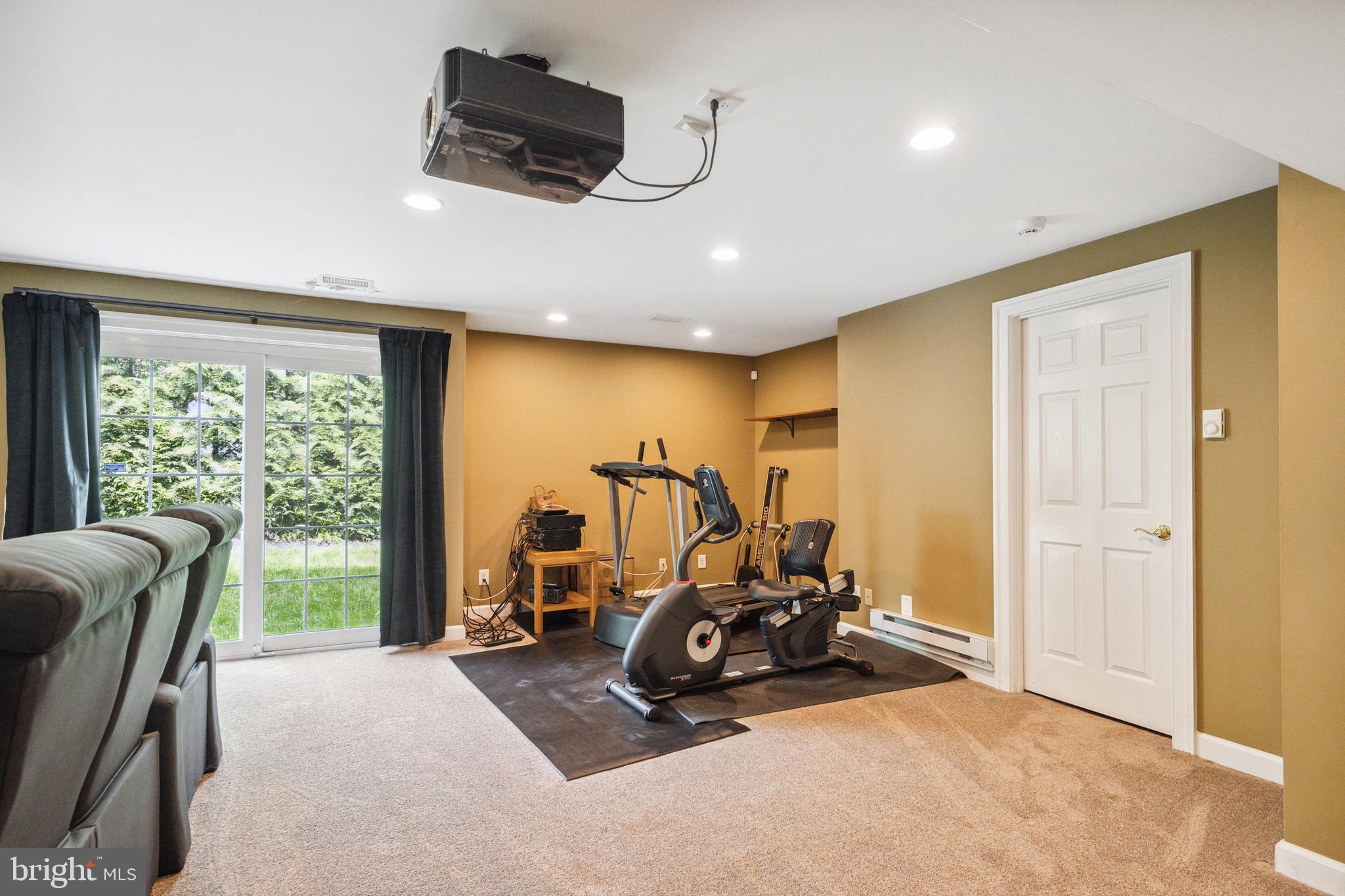 COURTHOUSE OAKS - Residential