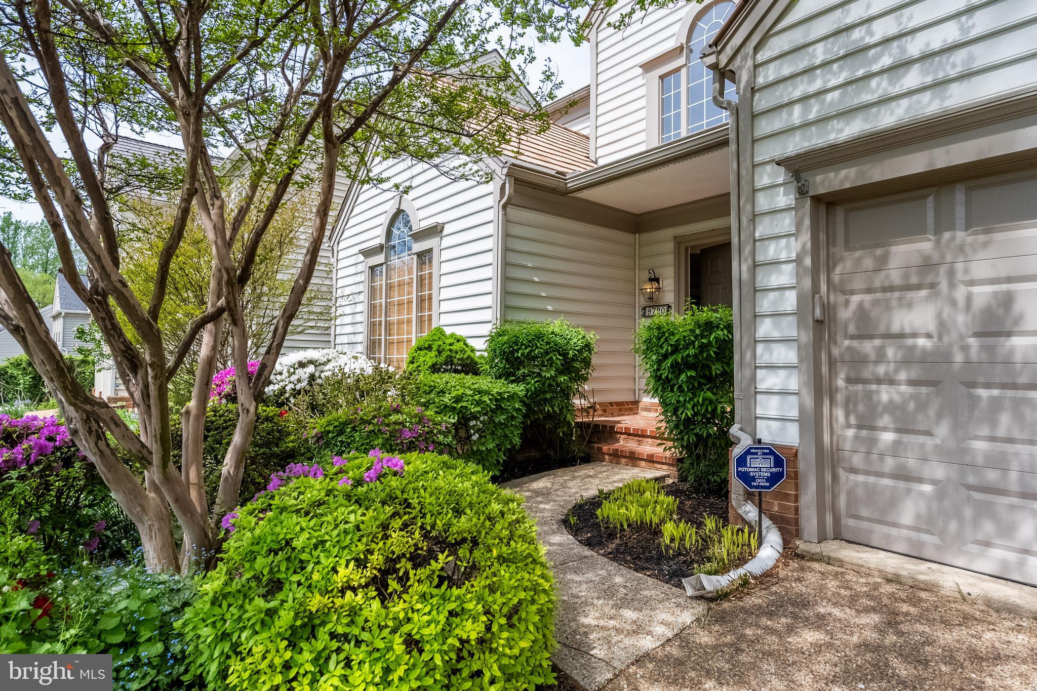 COURTHOUSE OAKS - Residential