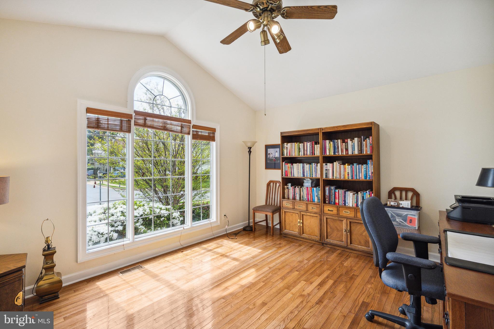 COURTHOUSE OAKS - Residential