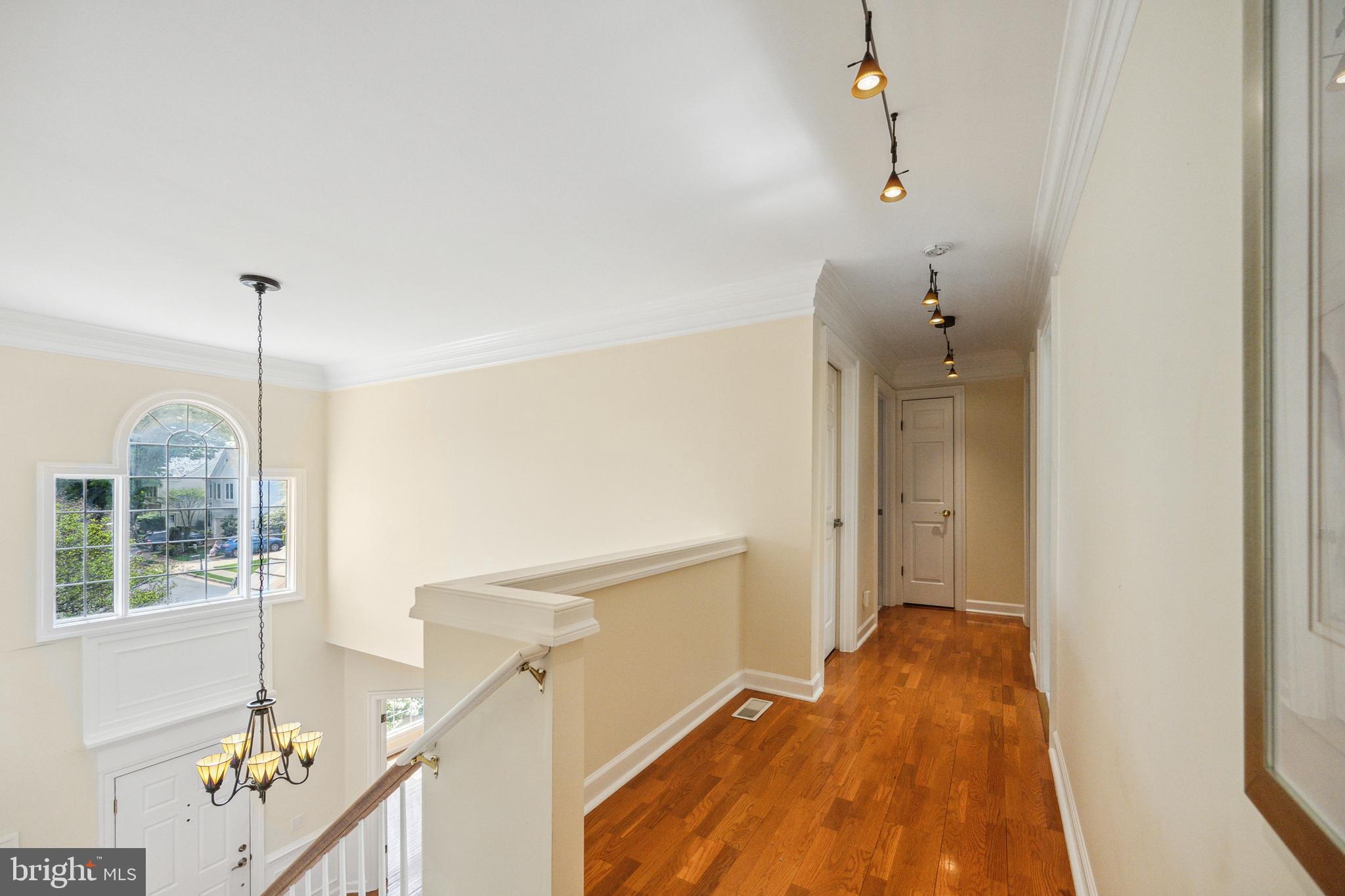 COURTHOUSE OAKS - Residential