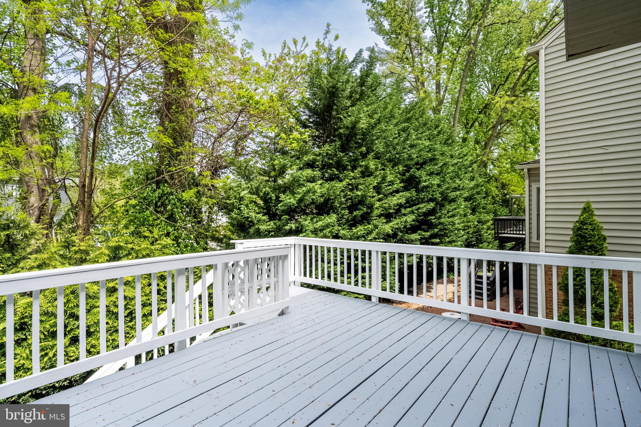 COURTHOUSE OAKS - Residential