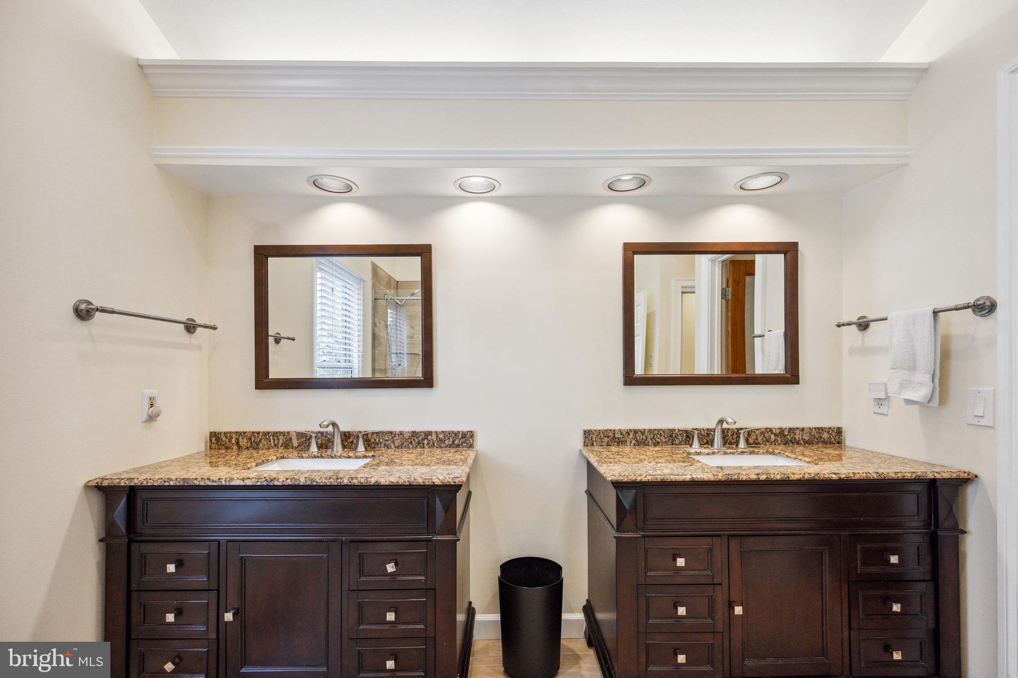 COURTHOUSE OAKS - Residential