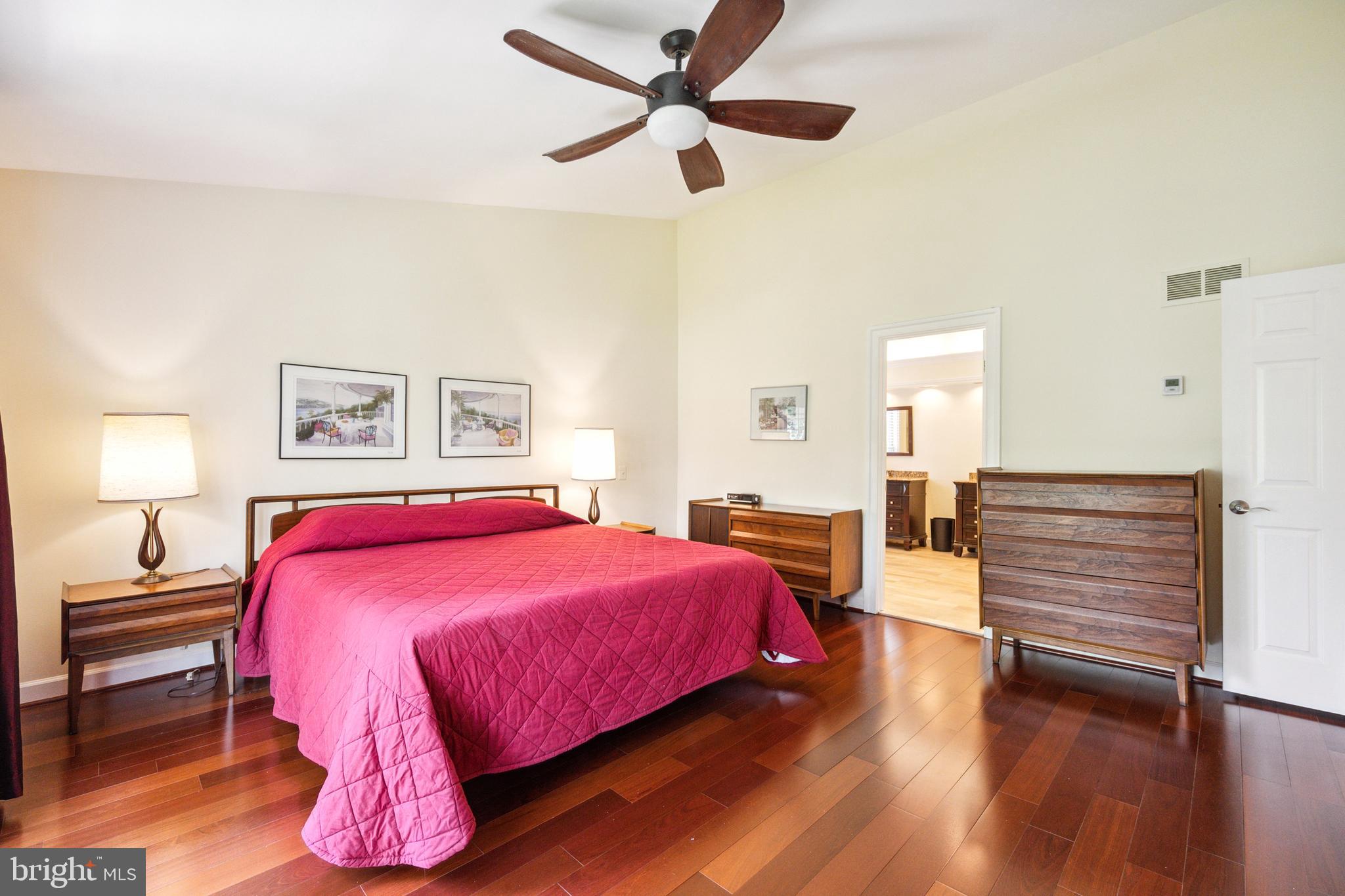 COURTHOUSE OAKS - Residential