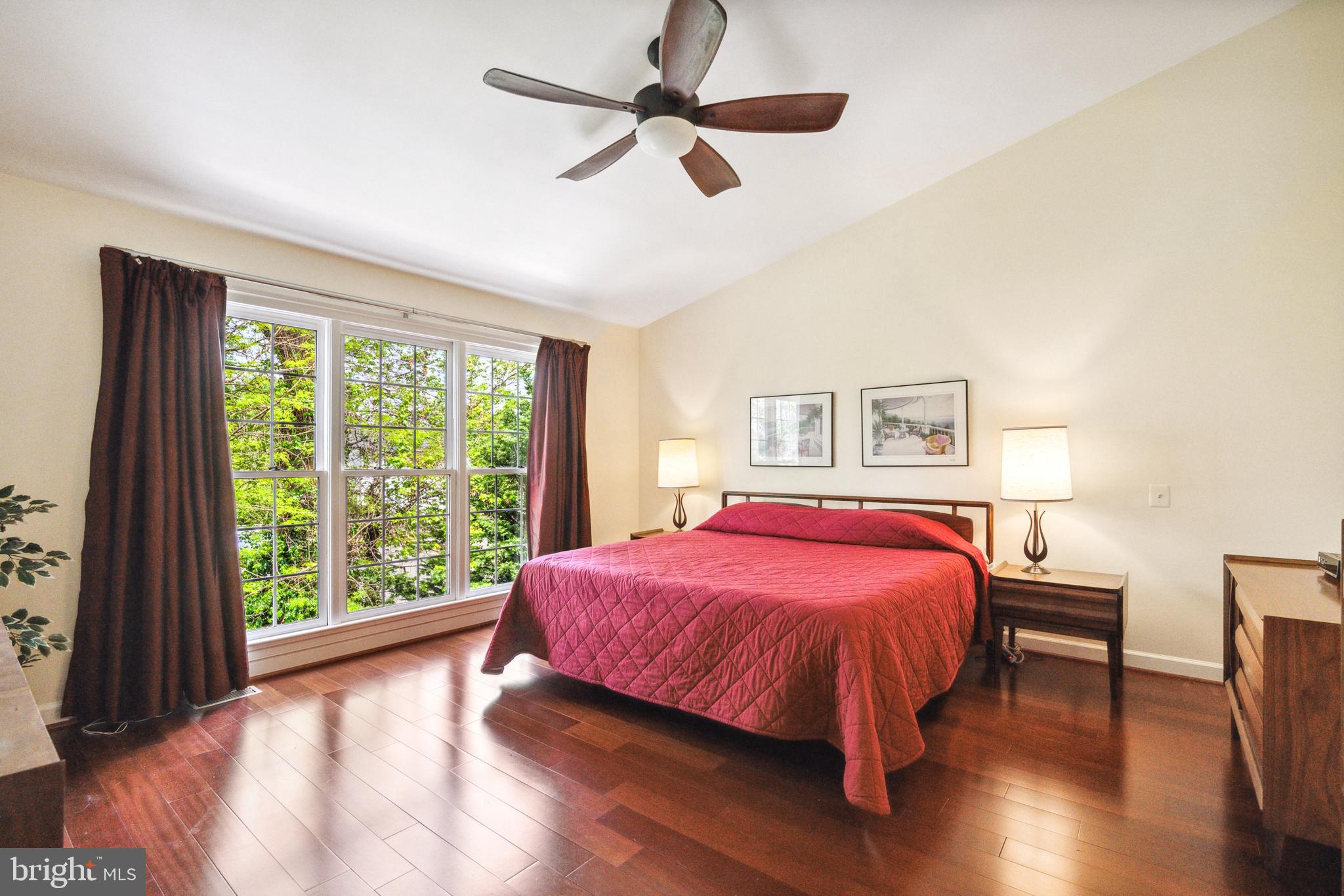 COURTHOUSE OAKS - Residential