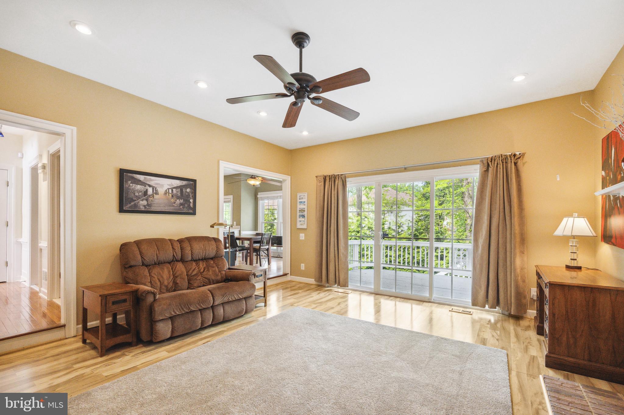 COURTHOUSE OAKS - Residential