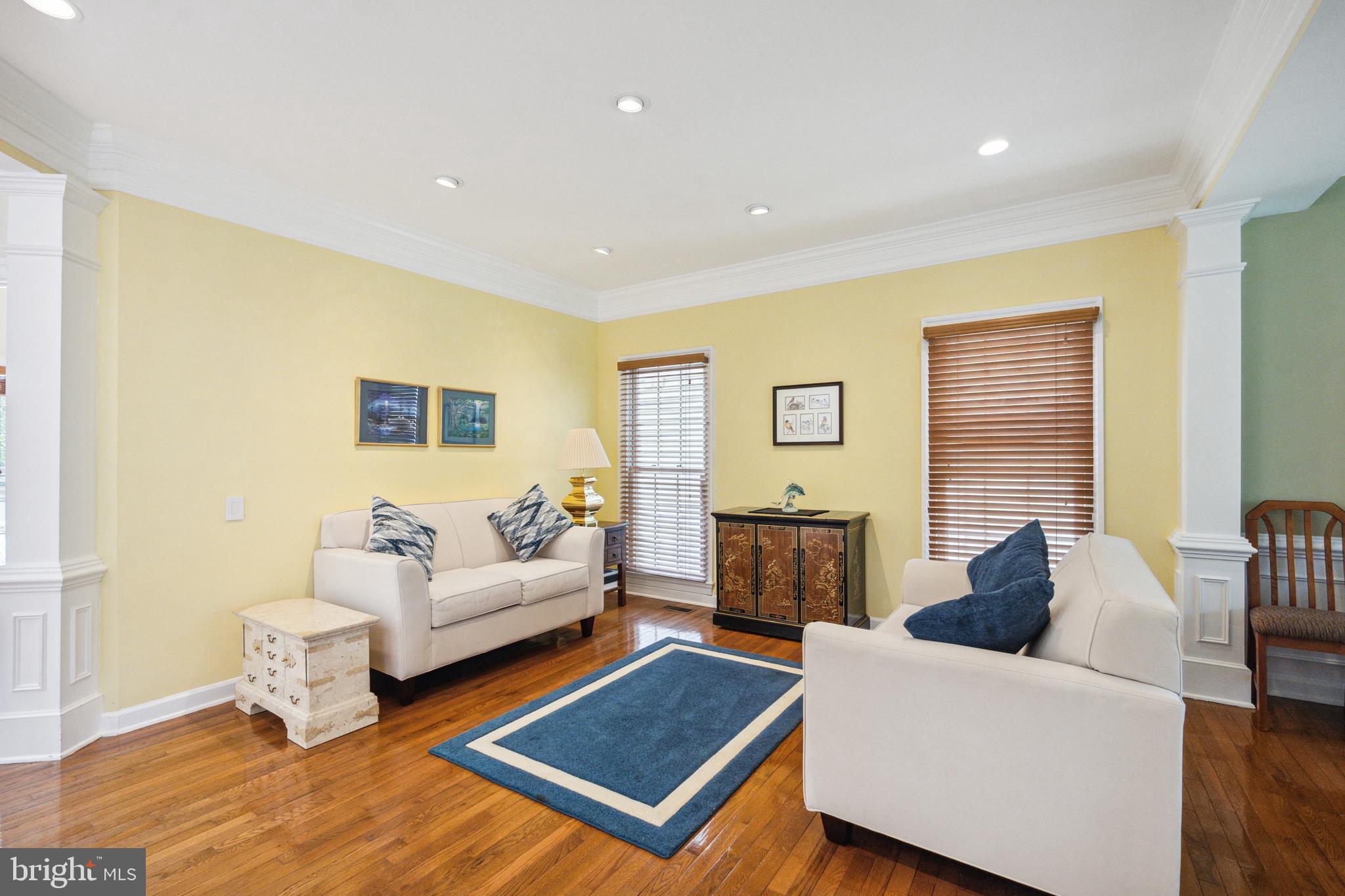 COURTHOUSE OAKS - Residential