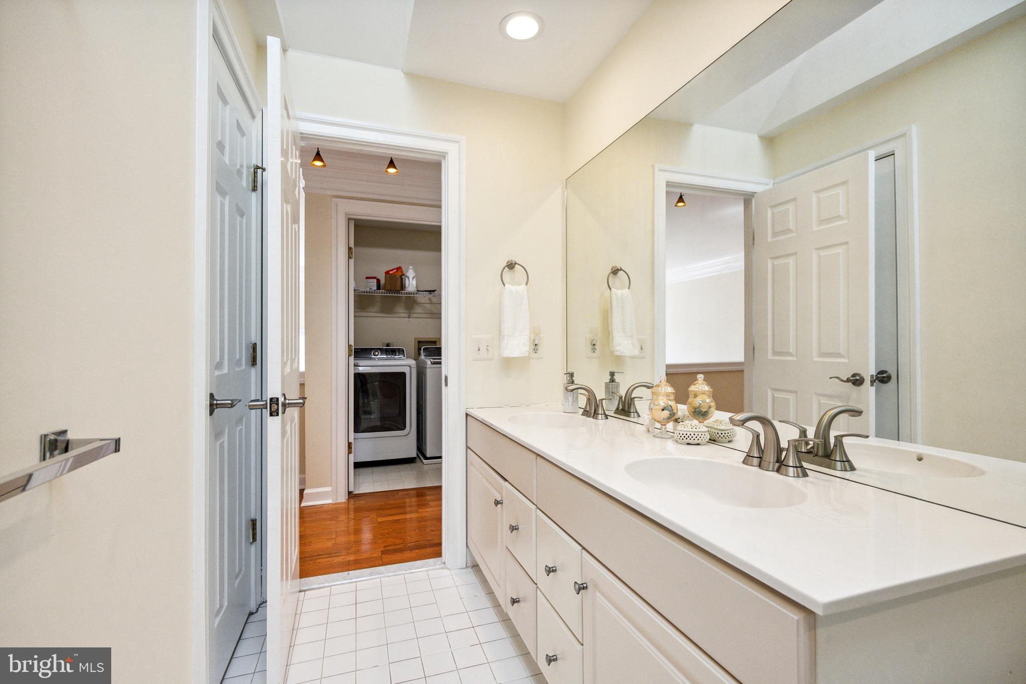 COURTHOUSE OAKS - Residential