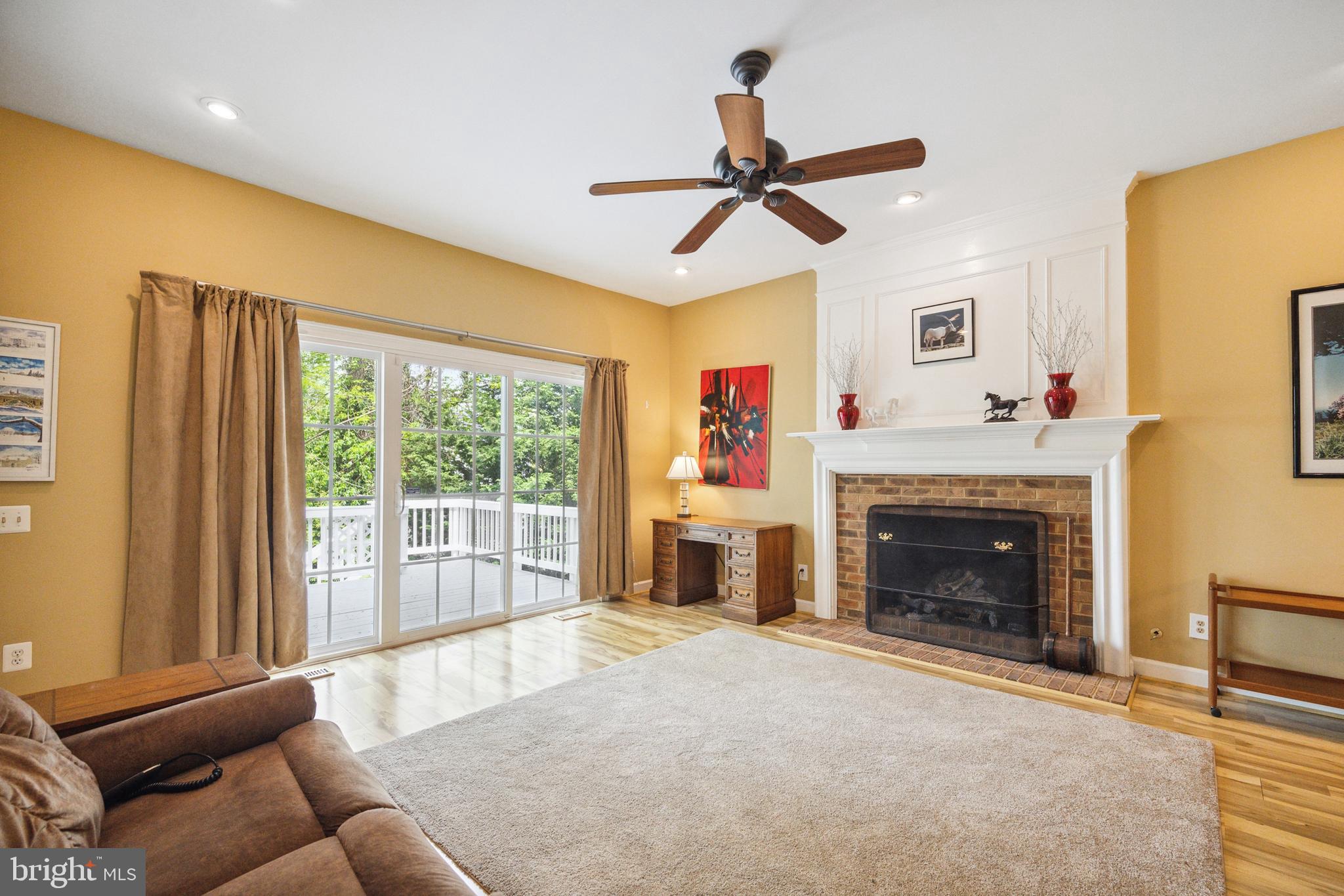 COURTHOUSE OAKS - Residential