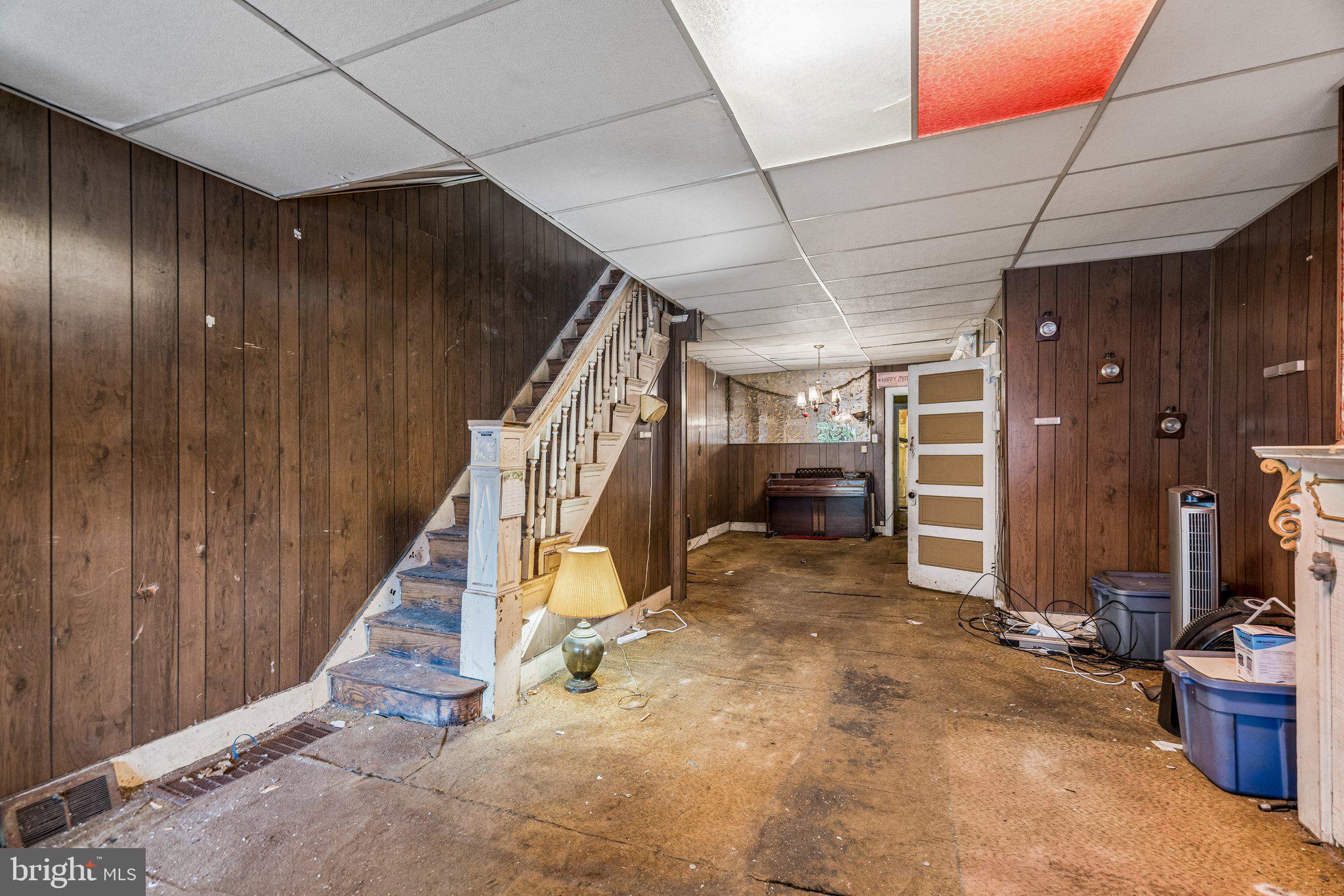 2333 W HAGERT STREET