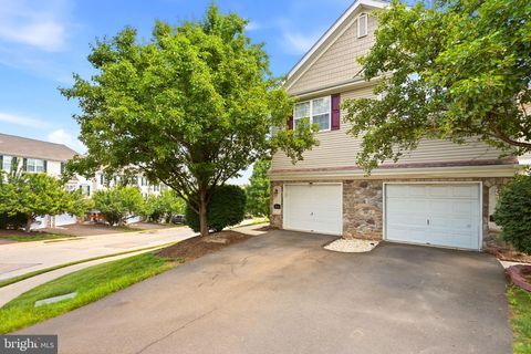 Townhouse For Sale - 404 Fort Hill Circle<br/> Montgomery County, FORT WASHINGTON, PA 19034