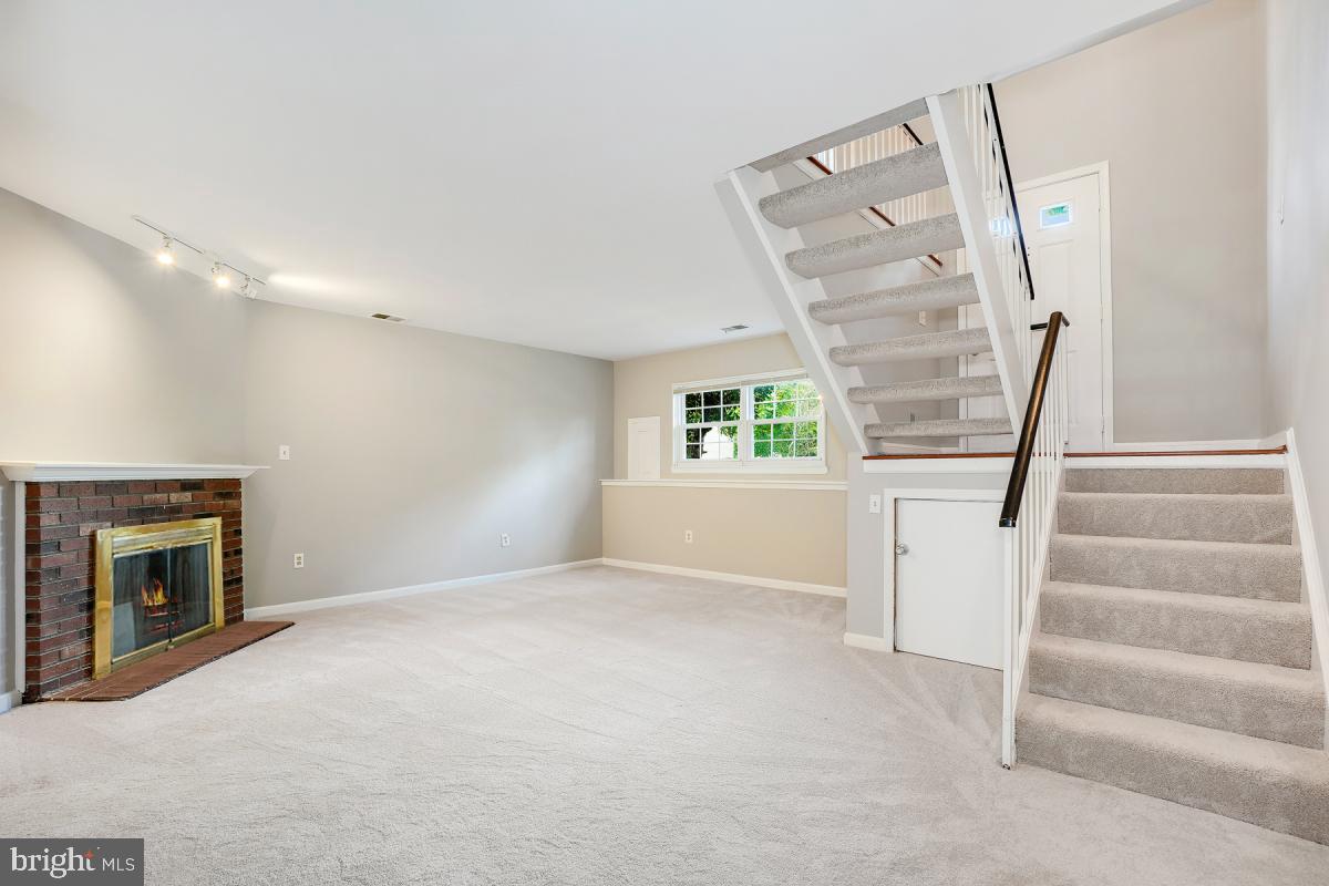 PRINCETON SQUARE - Residential