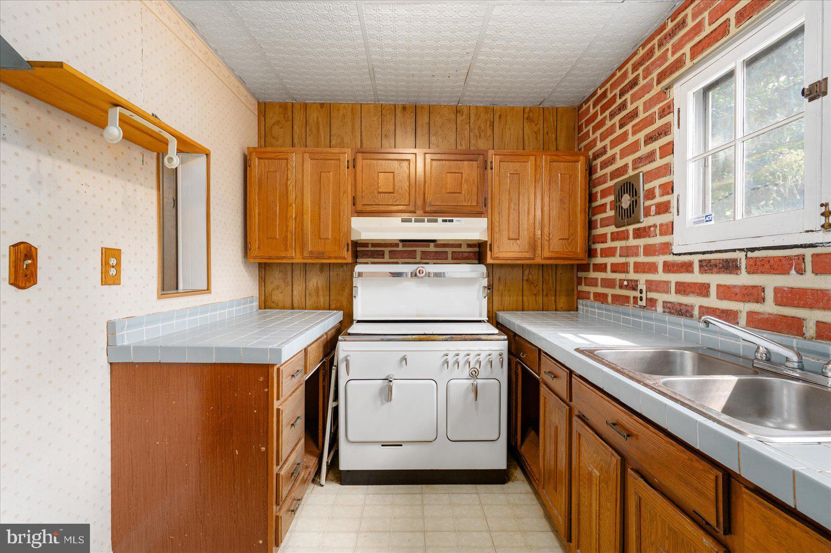 LAURAVILLE HISTORIC DISTRICT - Residential