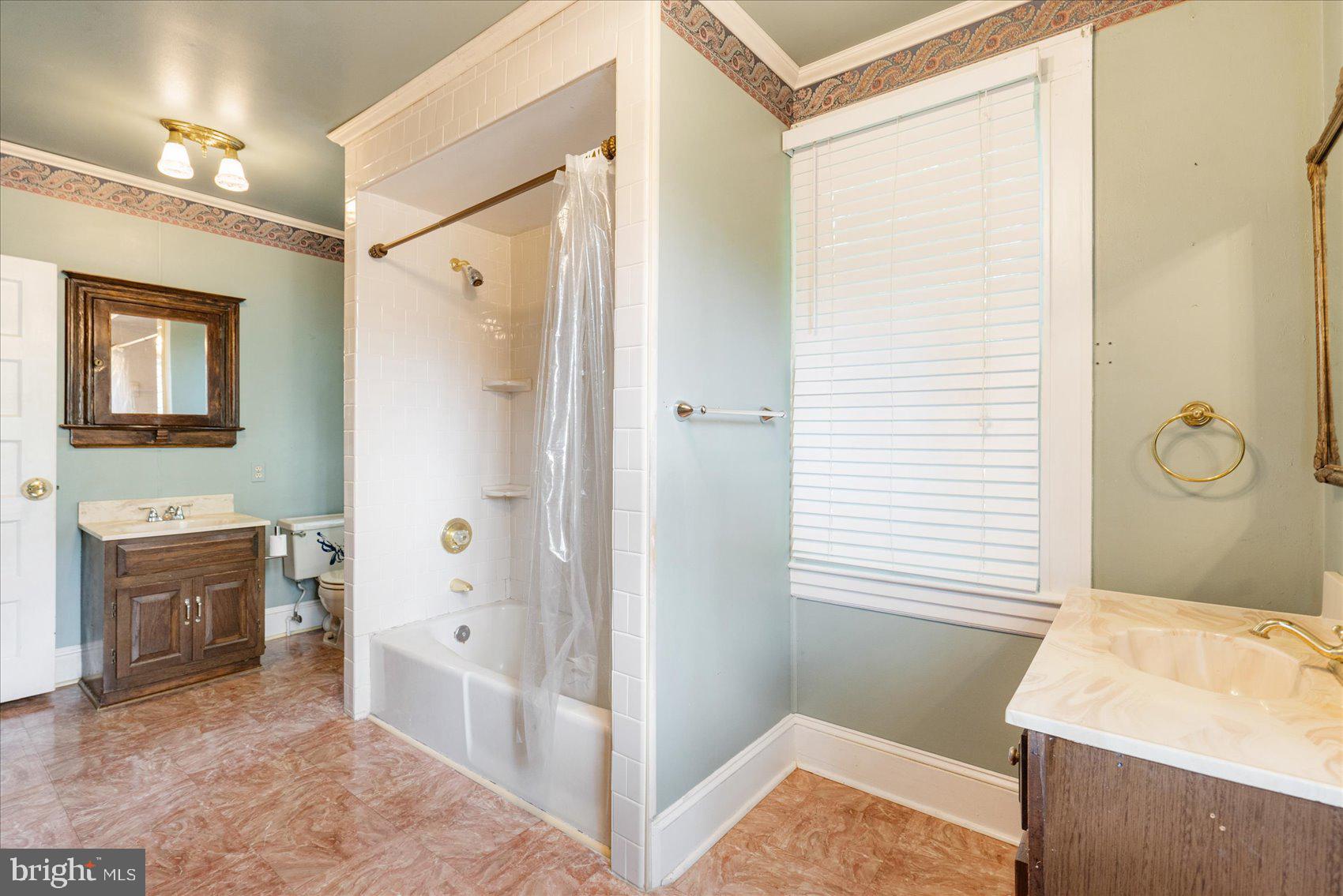 LAURAVILLE HISTORIC DISTRICT - Residential