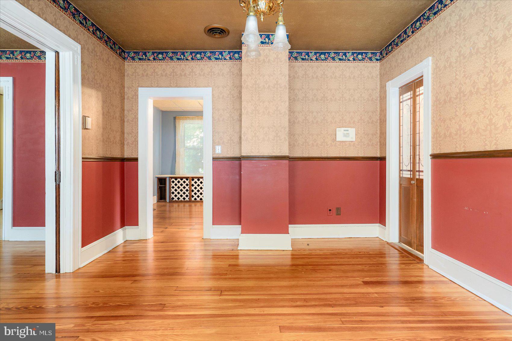 LAURAVILLE HISTORIC DISTRICT - Residential