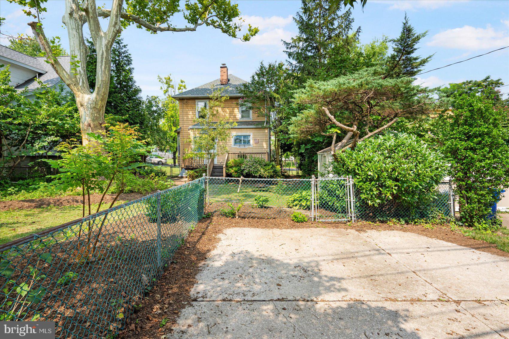 LAURAVILLE HISTORIC DISTRICT - Residential