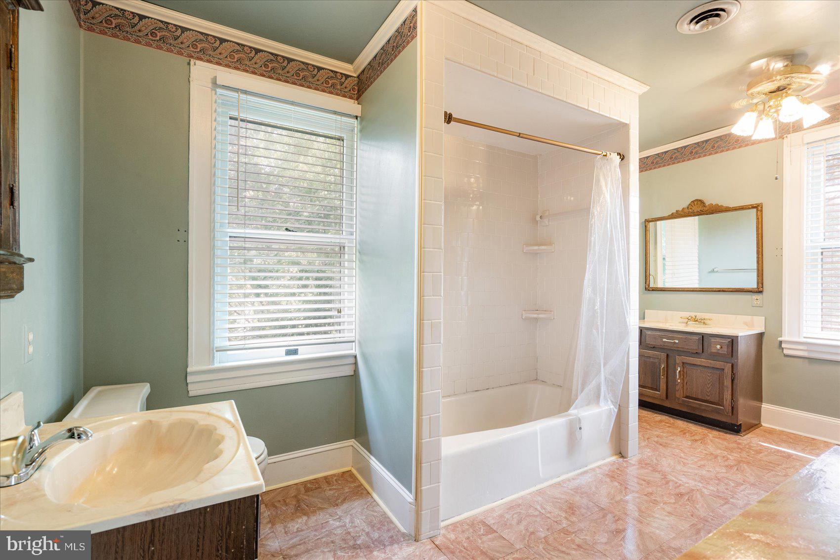 LAURAVILLE HISTORIC DISTRICT - Residential