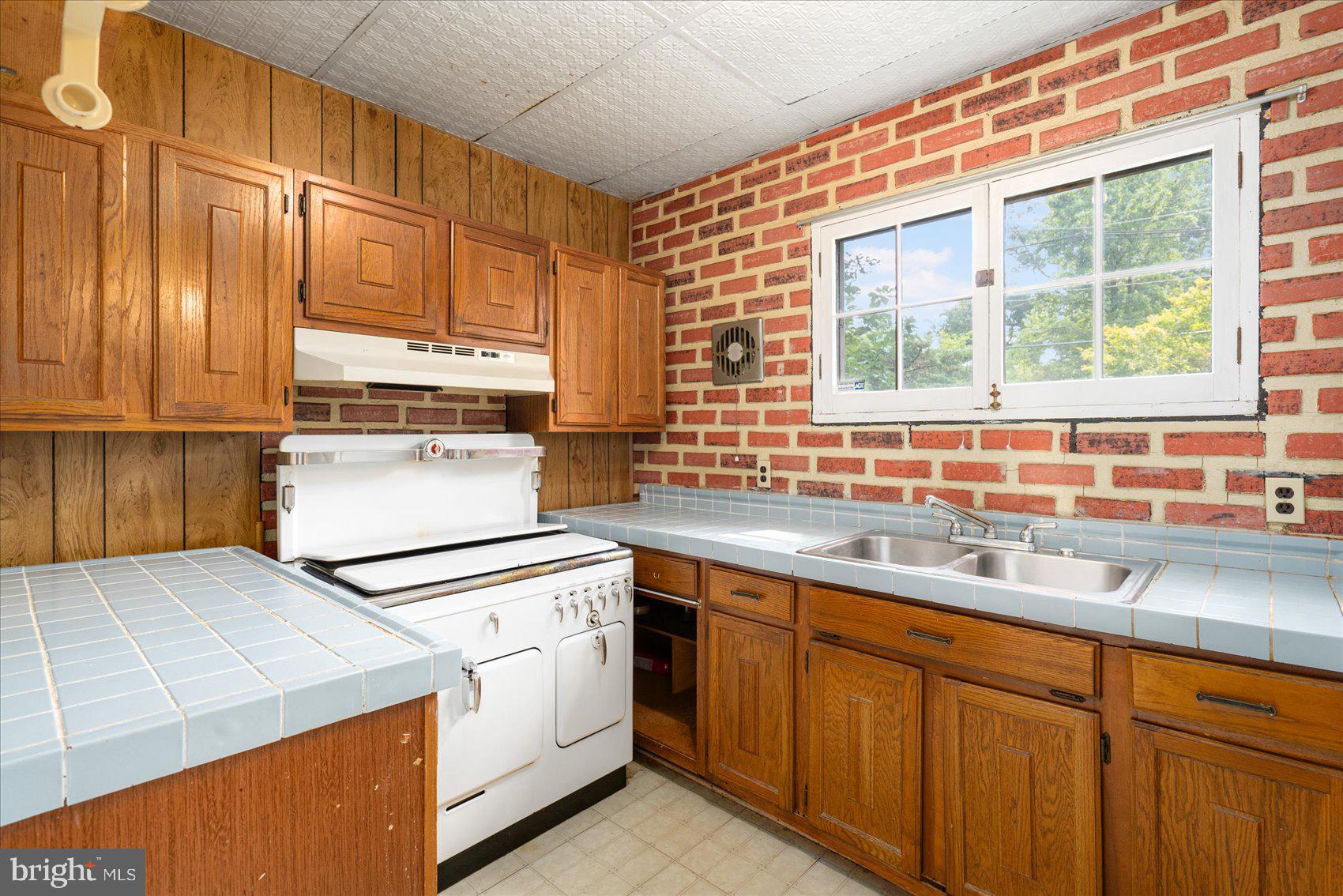 LAURAVILLE HISTORIC DISTRICT - Residential