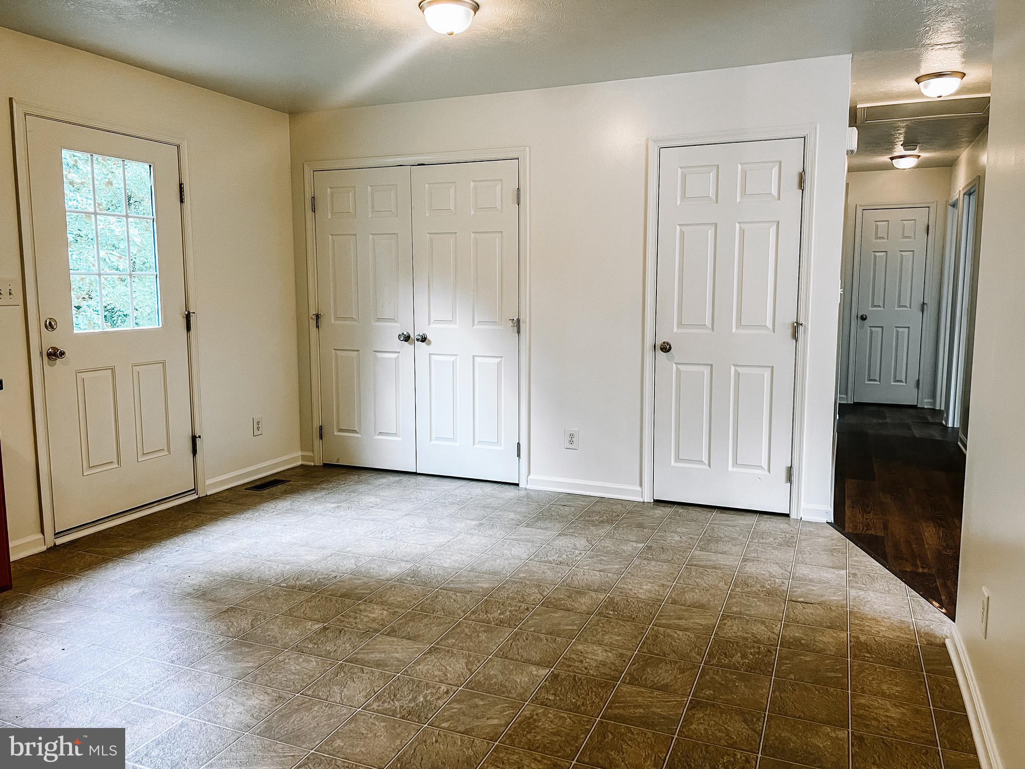 MIDDLE CREEK MANOR - Residential Lease