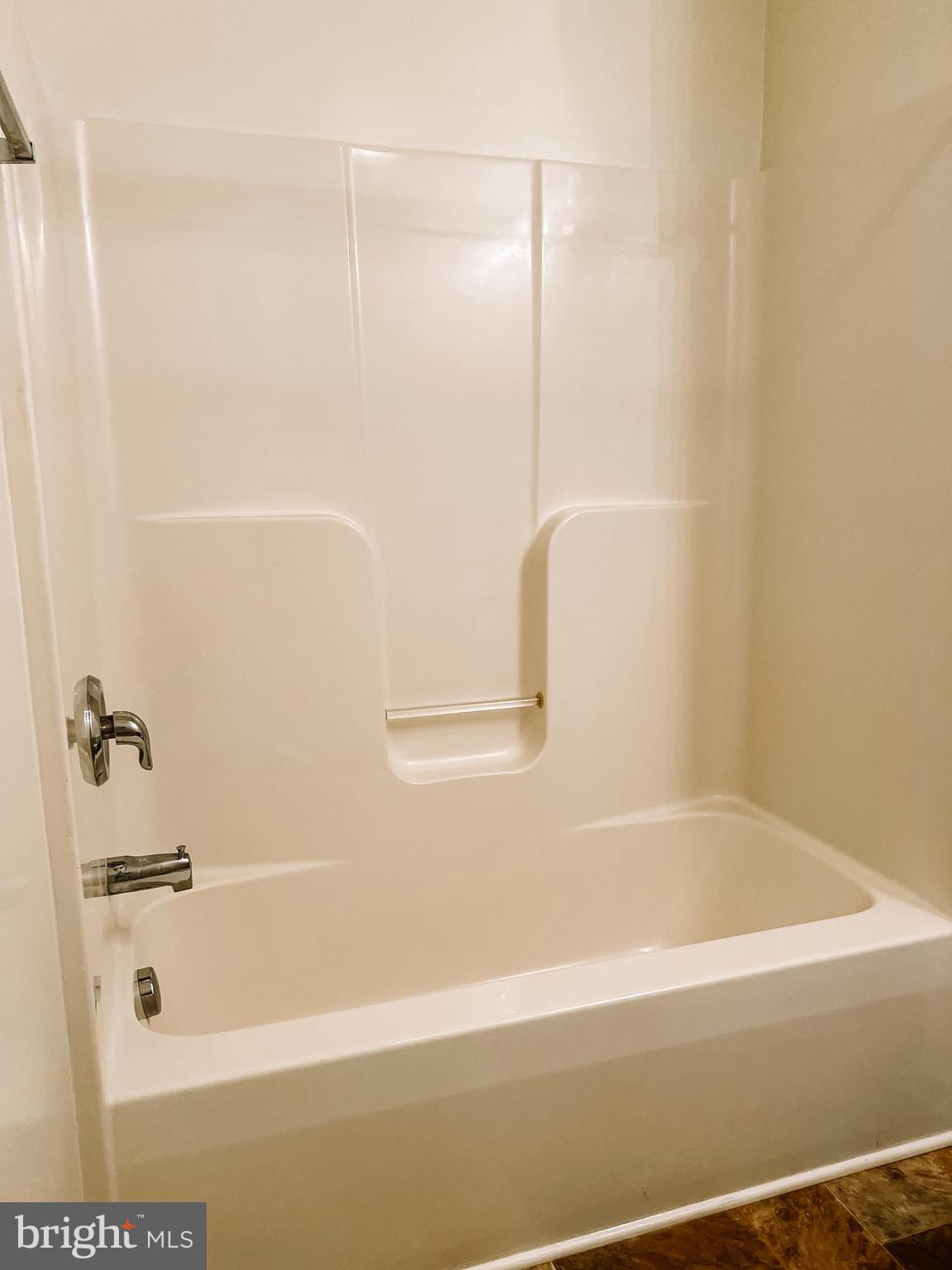 MIDDLE CREEK MANOR - Residential Lease