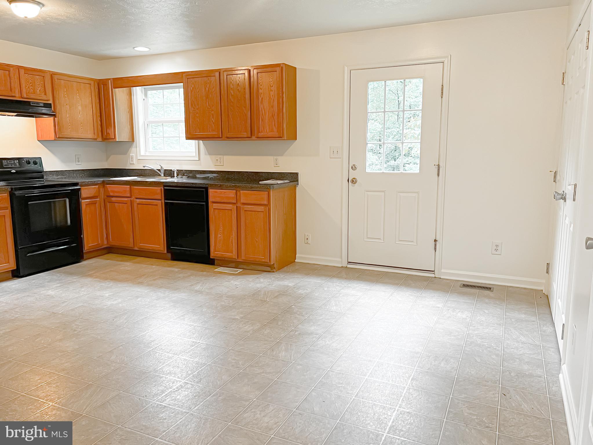 MIDDLE CREEK MANOR - Residential Lease