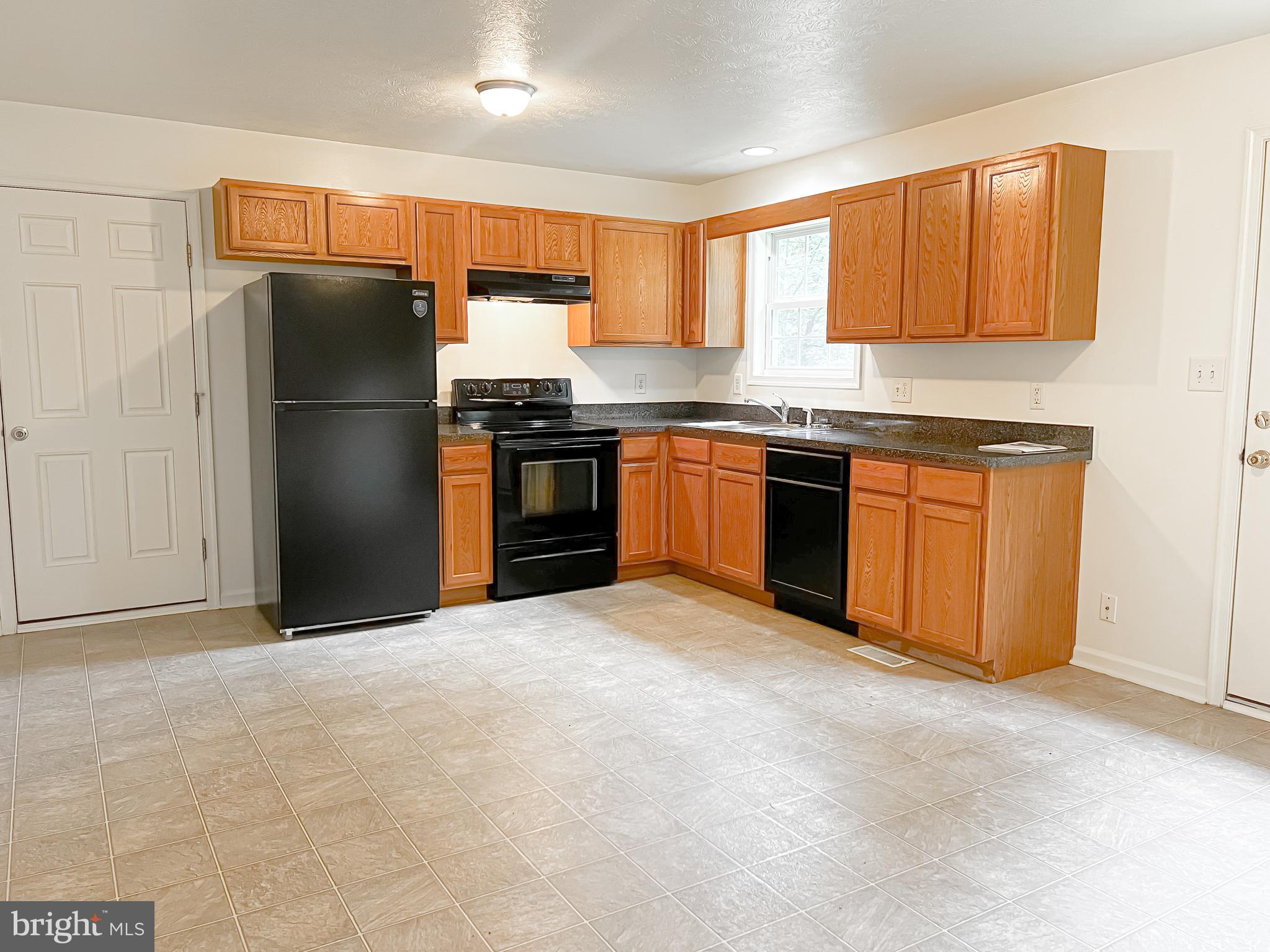 MIDDLE CREEK MANOR - Residential Lease