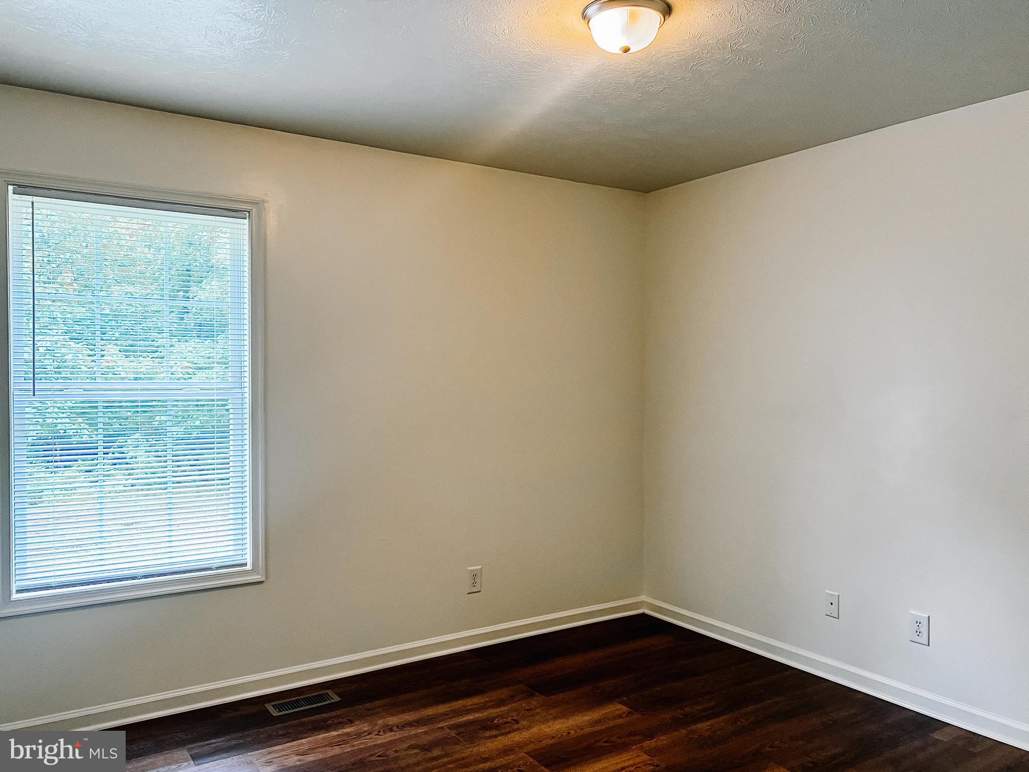 MIDDLE CREEK MANOR - Residential Lease