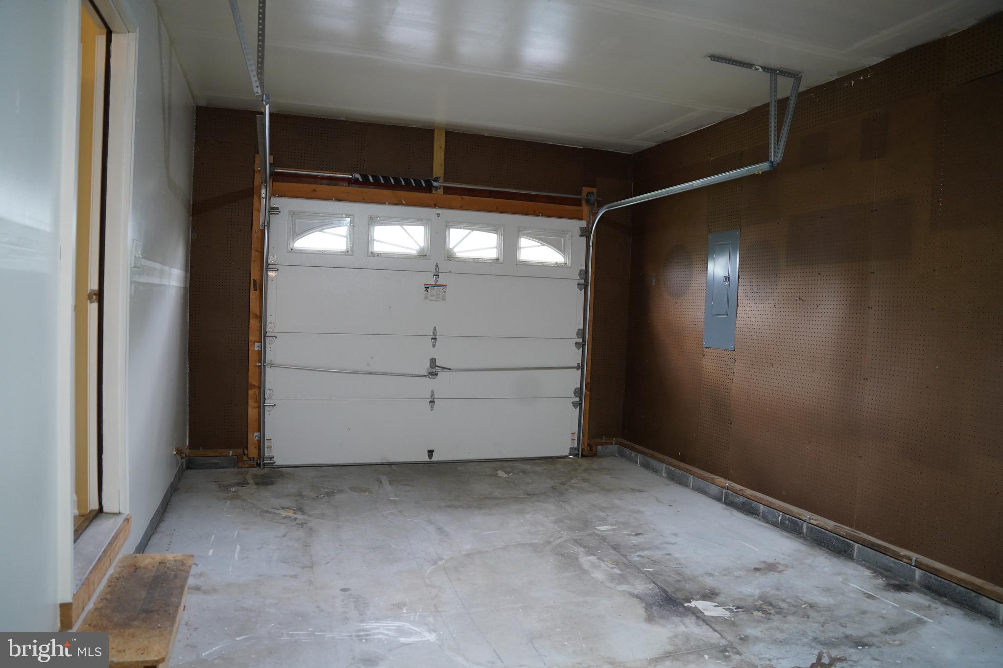 MIDDLE CREEK MANOR - Residential Lease