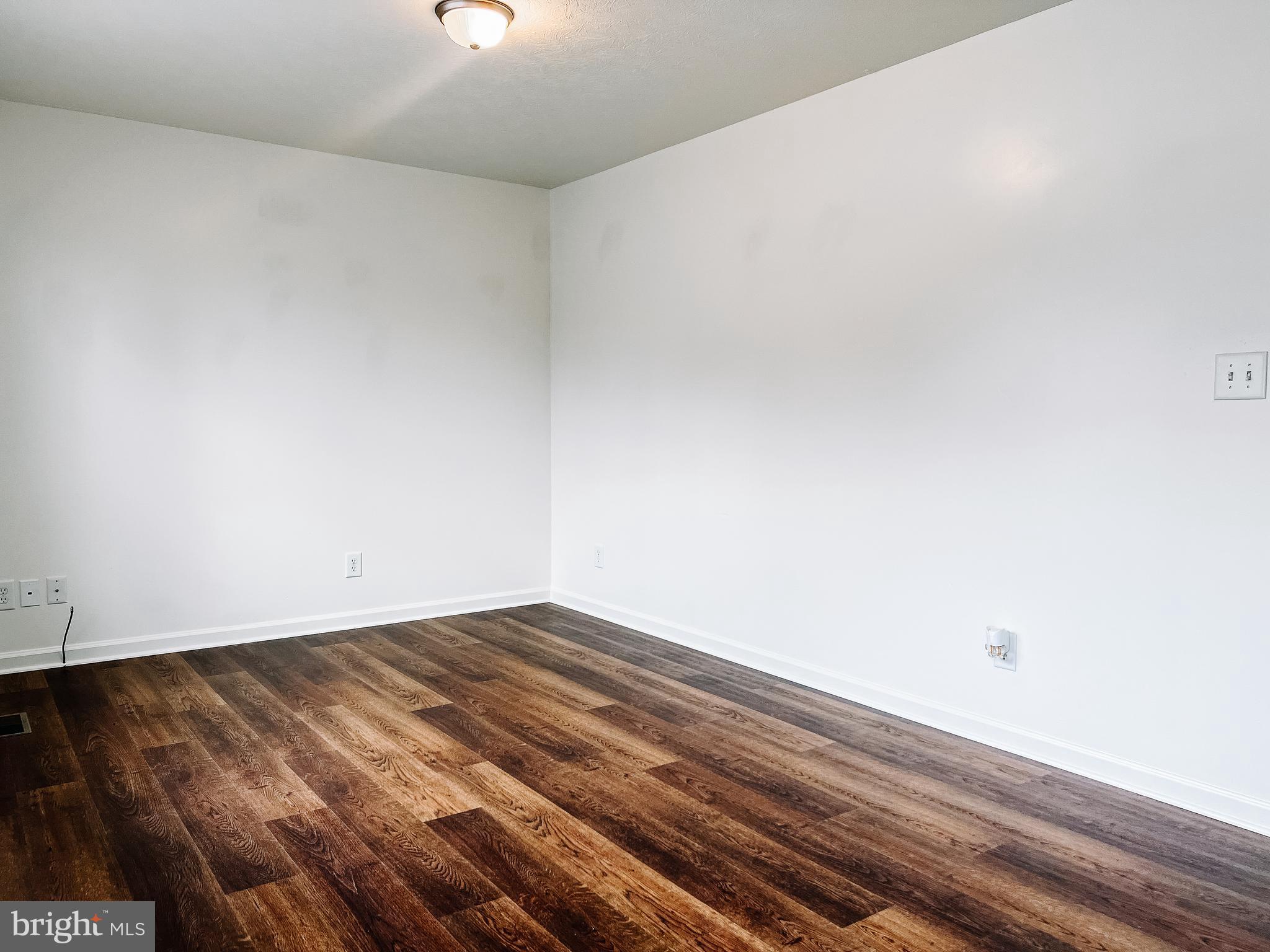 MIDDLE CREEK MANOR - Residential Lease