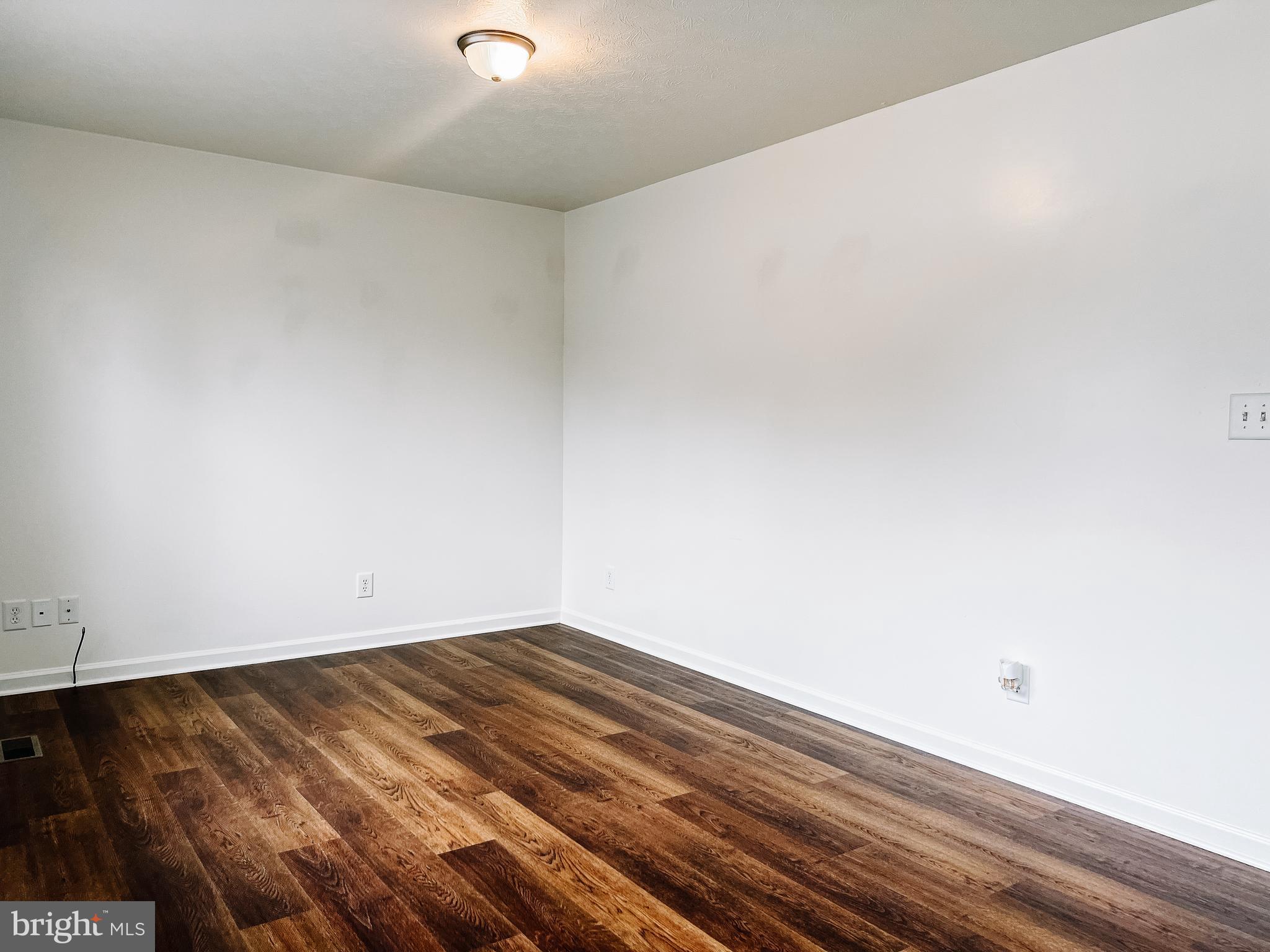 MIDDLE CREEK MANOR - Residential Lease