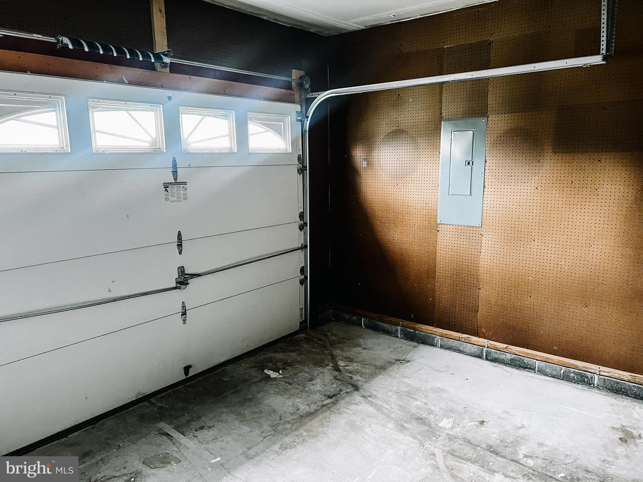 MIDDLE CREEK MANOR - Residential Lease