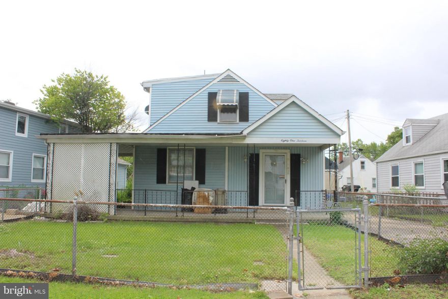 So much potential 4 Bedroom  water view home with huge garage in highly sought after neighborhood. Must see !!!! Ceiling damage in upstairs in from an old roof problem that owner had fixed. Hot water heater leaks most likely needs to be replaced. The rest is cosmetic. Hard wood floors are beautiful.  Put a few $'s in this home and you could possibly double it's value. Bring your imagination!