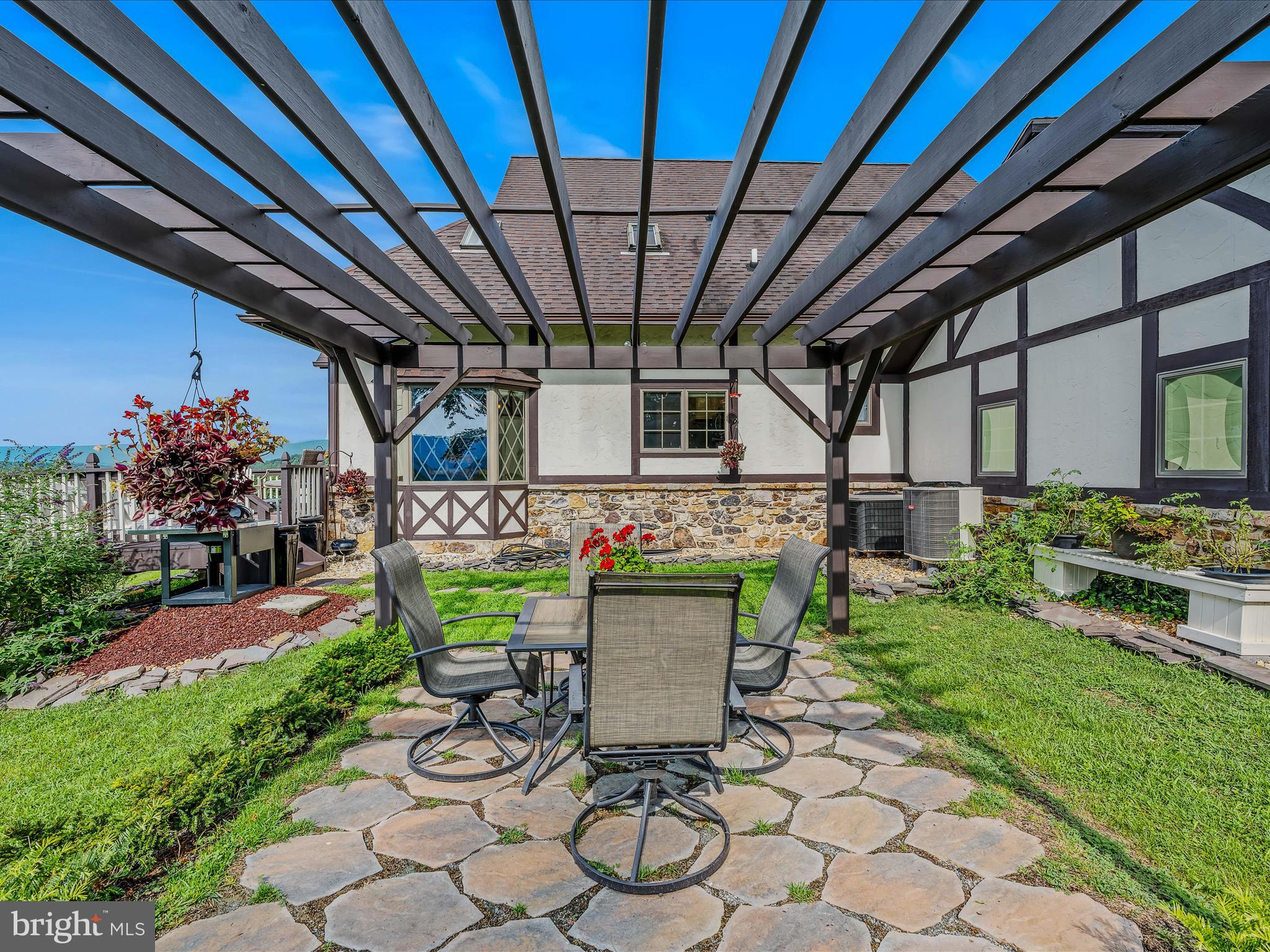 TOP MEADOW - Residential