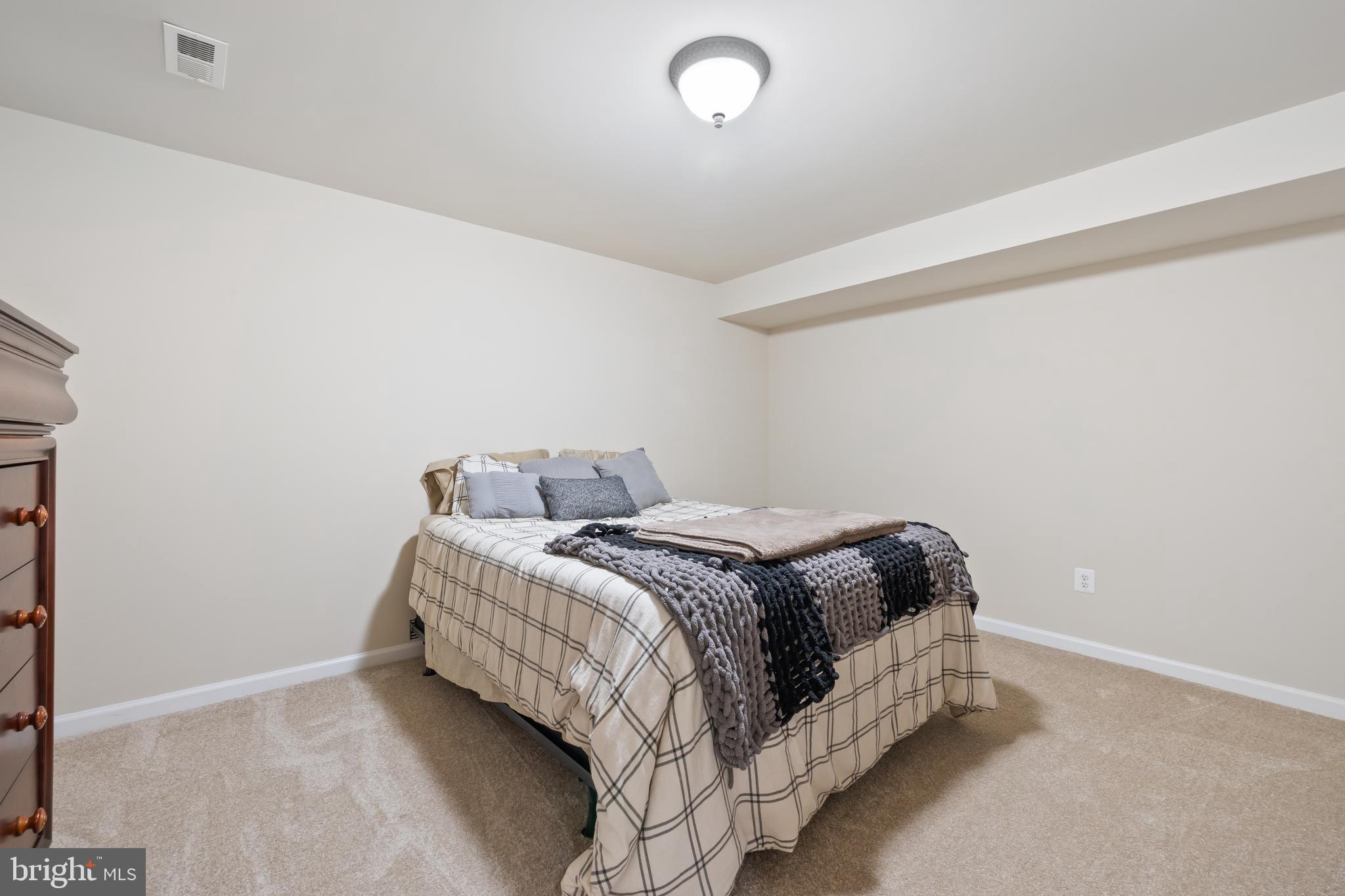 HAILEES GROVE - Residential