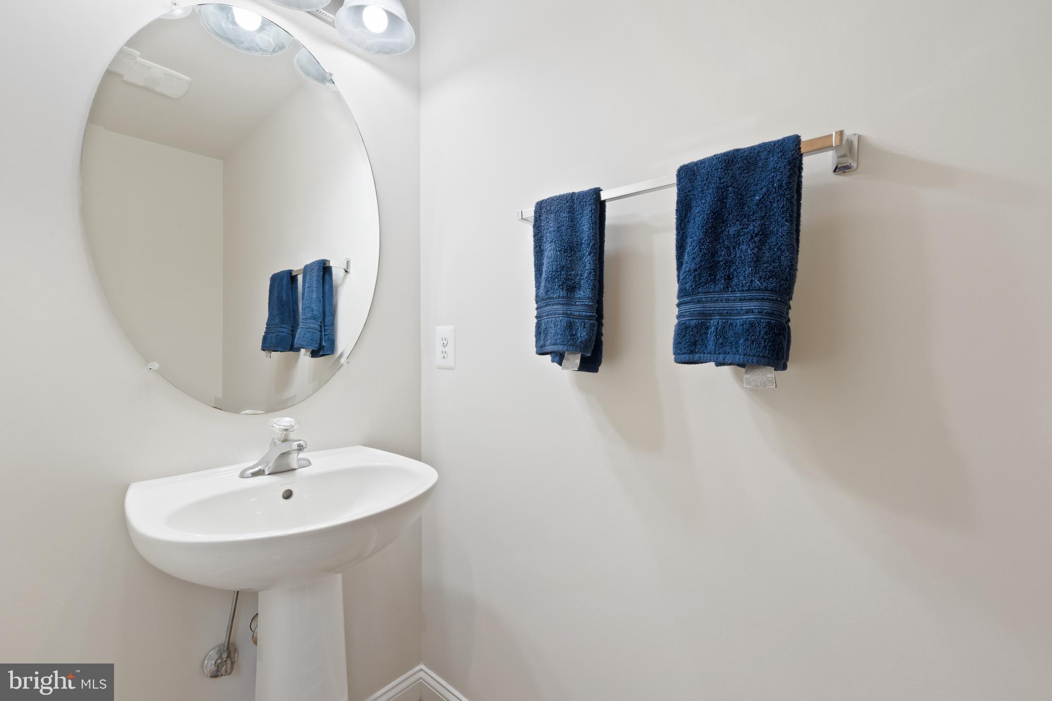 HAILEES GROVE - Residential