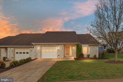 Townhouse For Sale - 154 Daniel Court<br/> STRASBURG, VA 22657