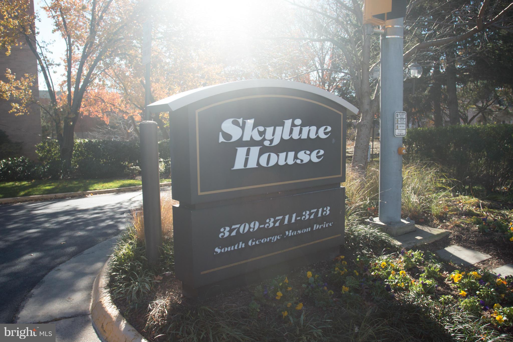 SKYLINE HOUSE - Residential