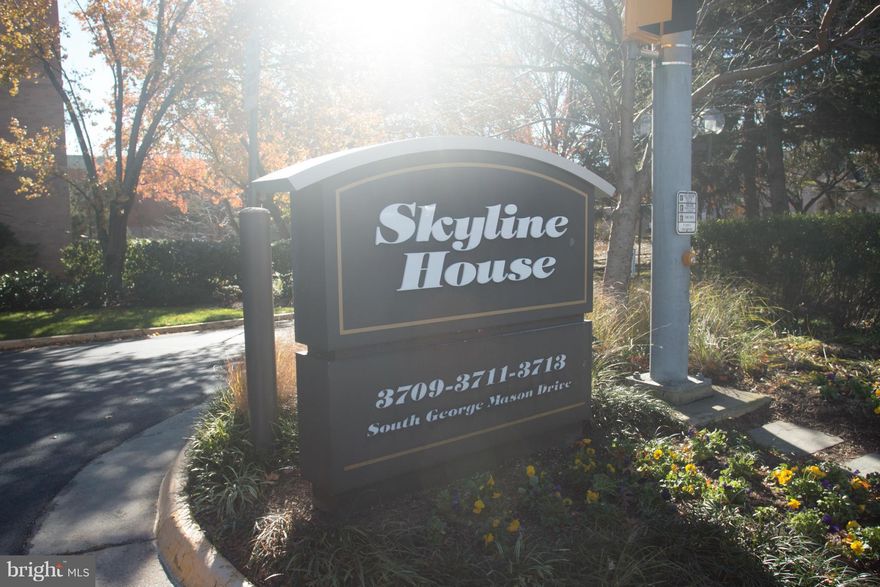 Lovely unit, well maintained, light filled, and spacious.  Convenient to shops, and major highways, Many amenities in this wonderful one owner home.  Balcony with nice views - slate rare for the condo complex. Assigned garage space. Priced to sell, enter through main lobby of building 3709/3711. This unit is located in Skyline West. Thank you for viewing,