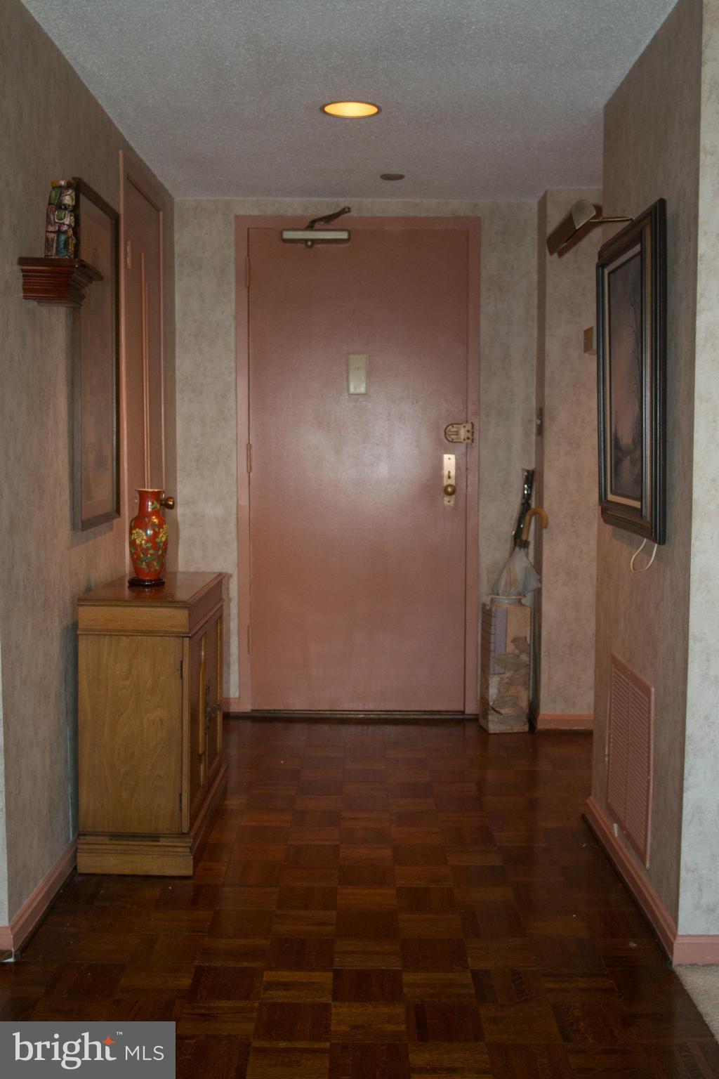 SKYLINE HOUSE - Residential