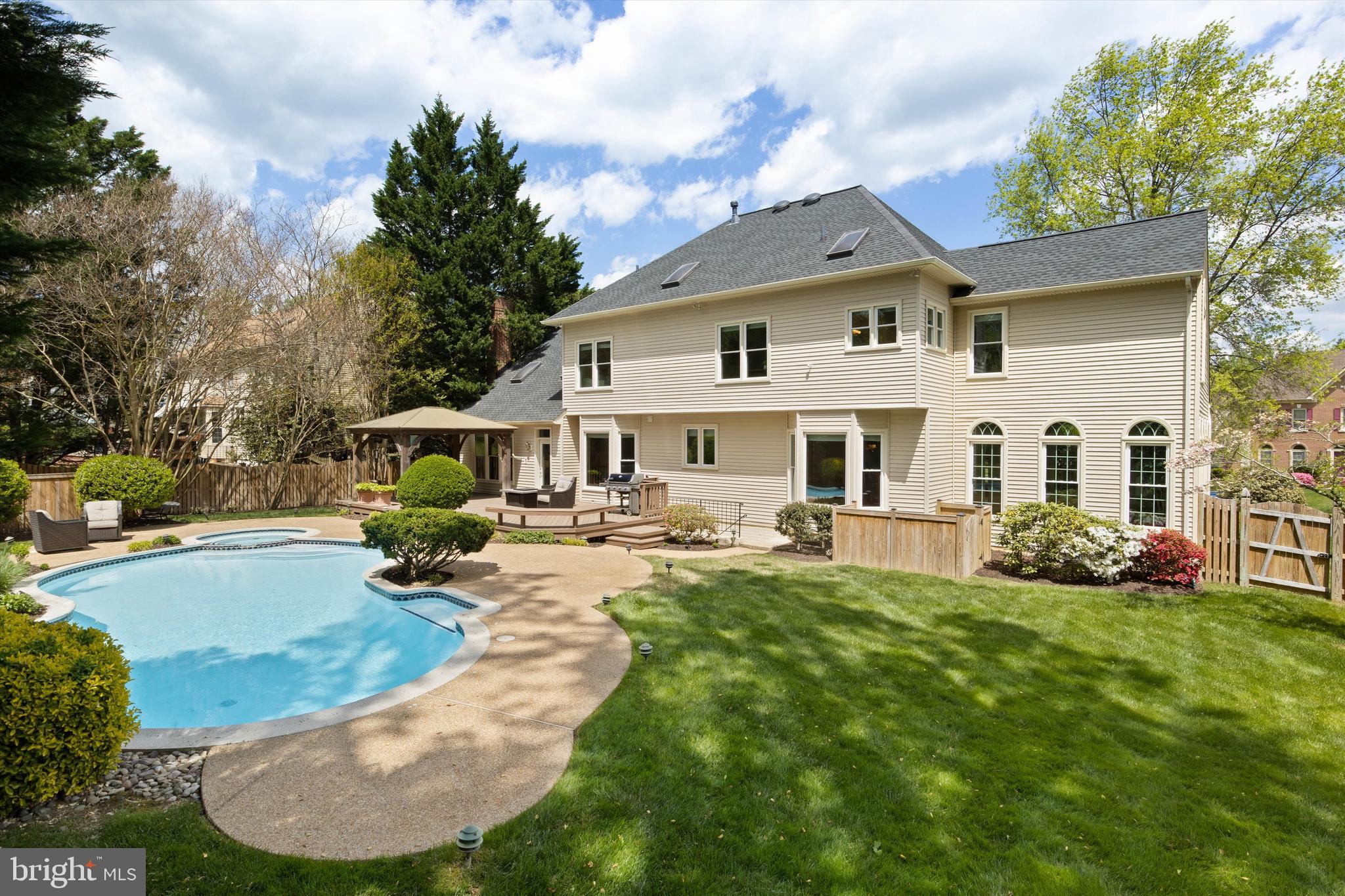 CROSSPOINTE - Residential