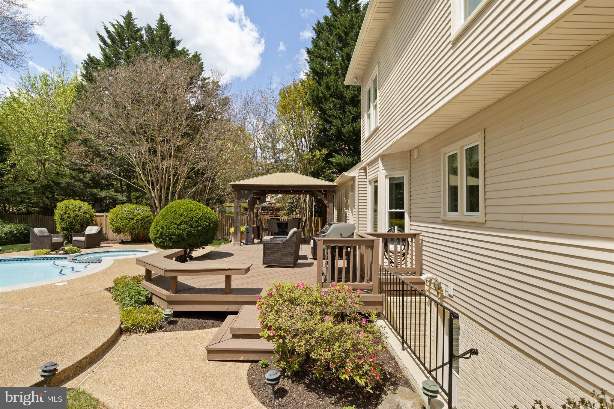 CROSSPOINTE - Residential