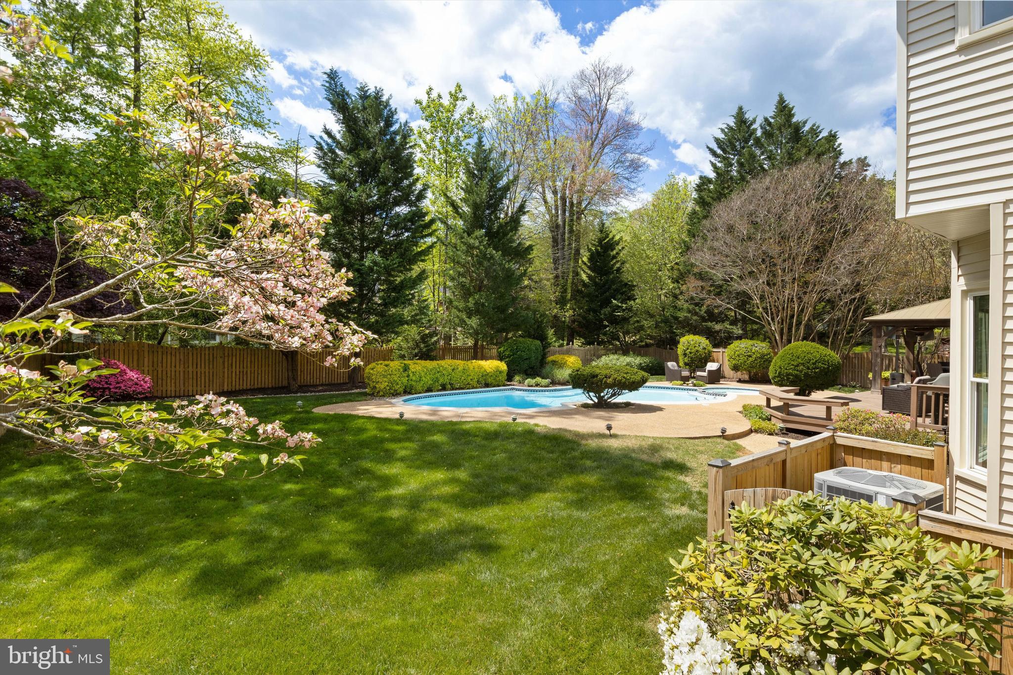 CROSSPOINTE - Residential