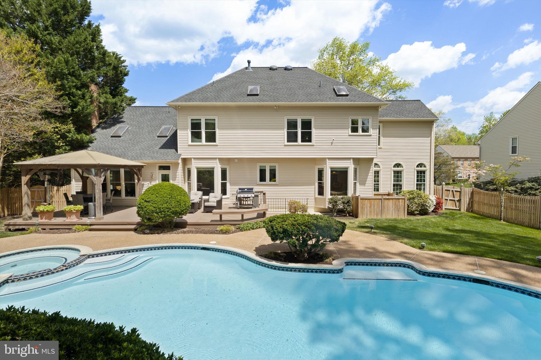 CROSSPOINTE - Residential