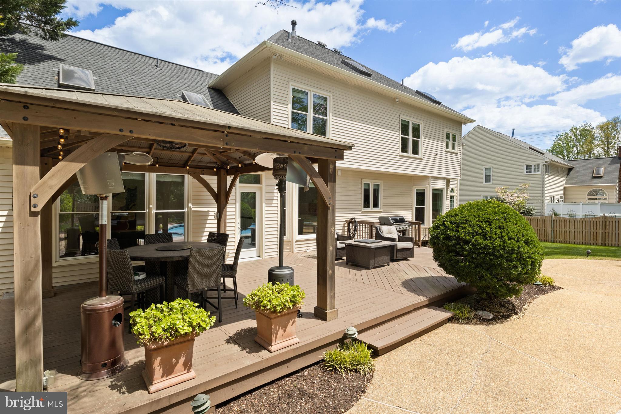 CROSSPOINTE - Residential