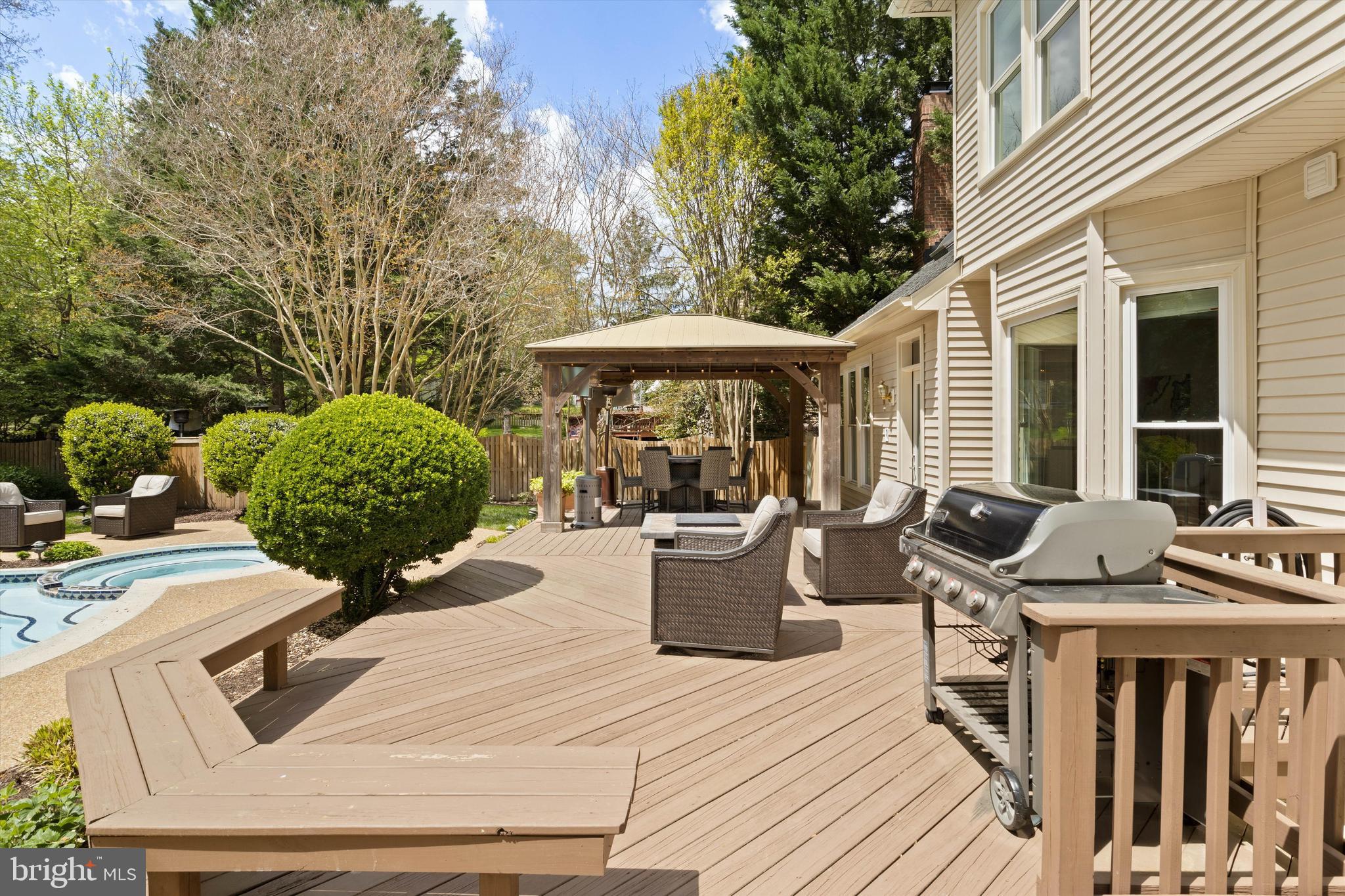 CROSSPOINTE - Residential