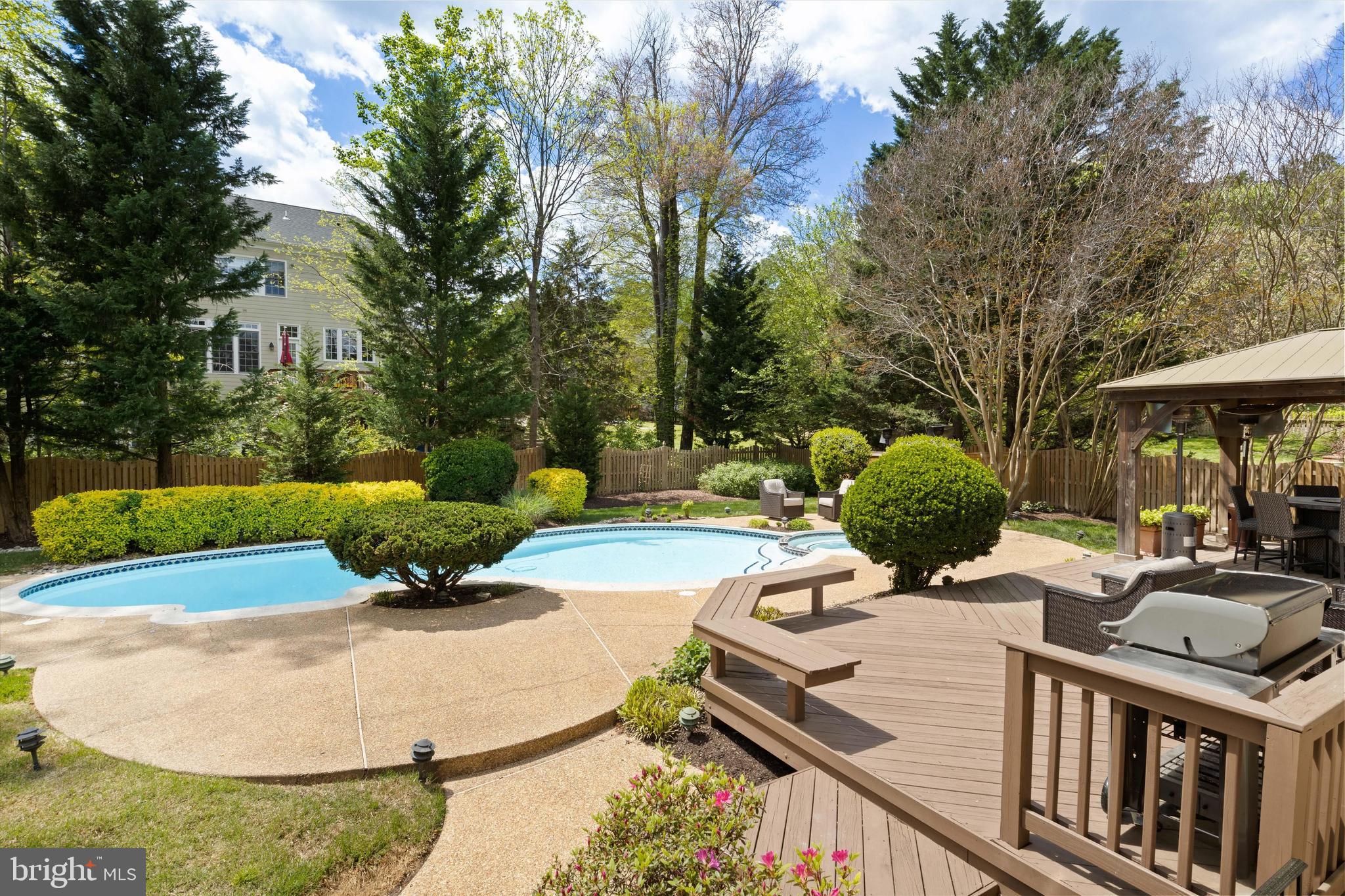 CROSSPOINTE - Residential