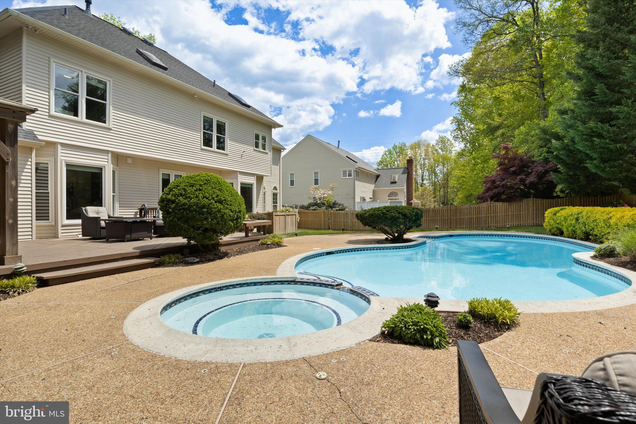 CROSSPOINTE - Residential