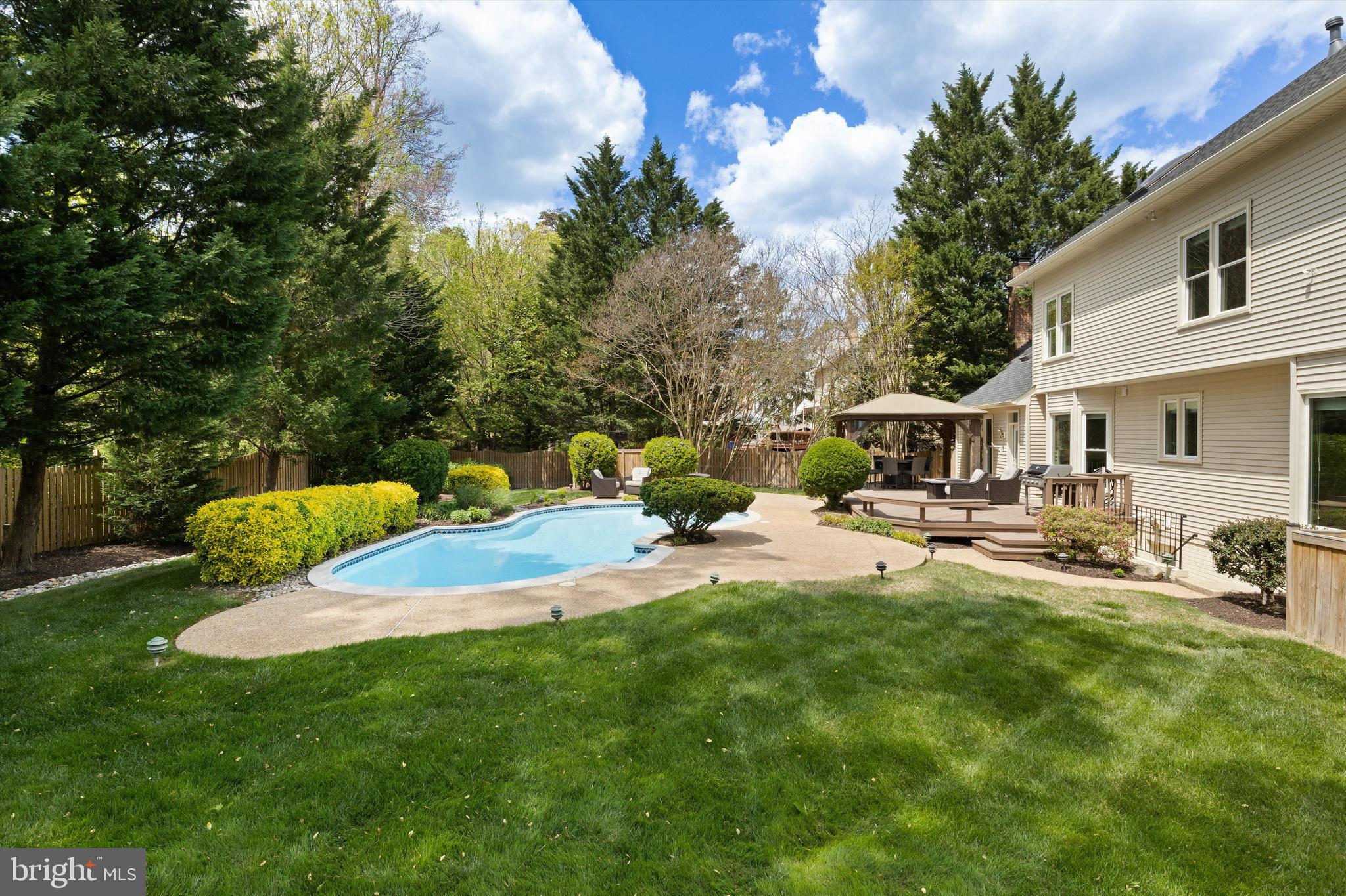 CROSSPOINTE - Residential