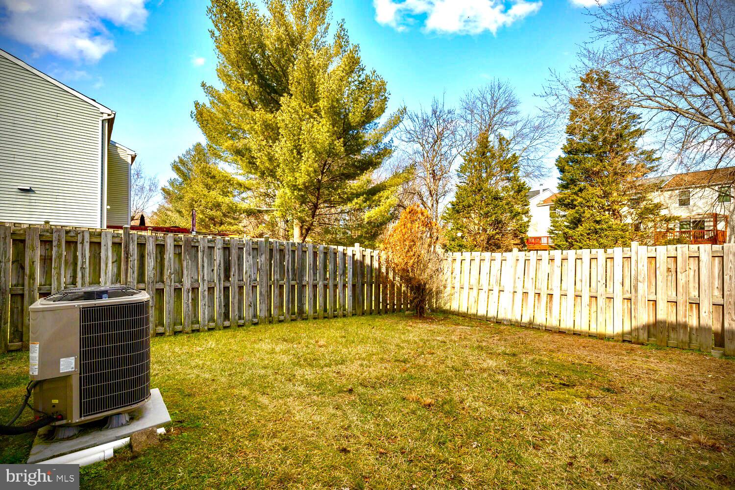 OAK POND TOWNHOU - Residential