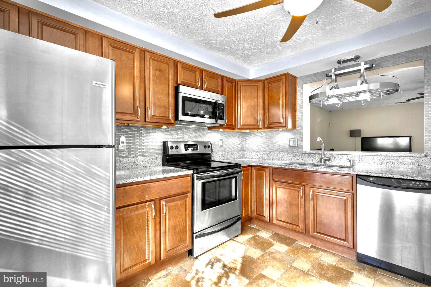 OAK POND TOWNHOU - Residential