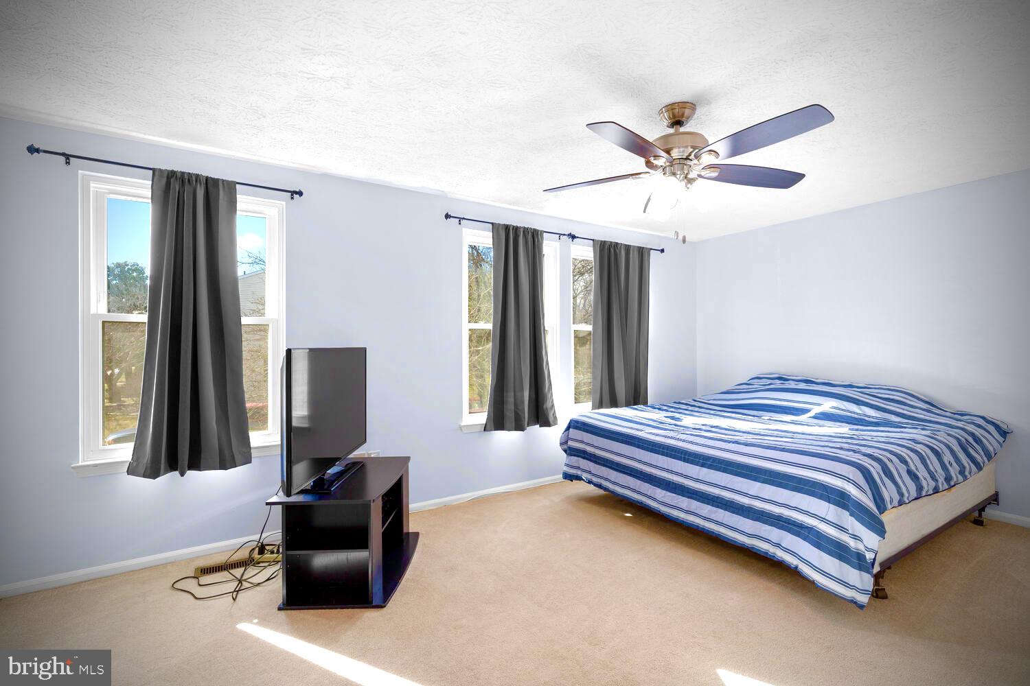 OAK POND TOWNHOU - Residential